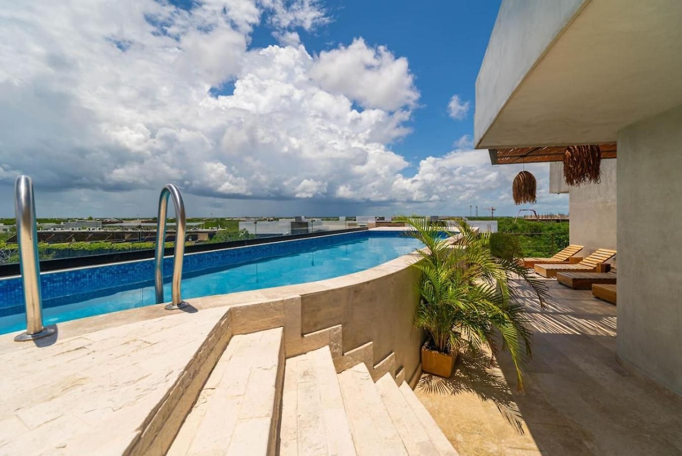 Apartment 2 Bedroom With Direct Walk-out To Pool, Sauna, And Gym *