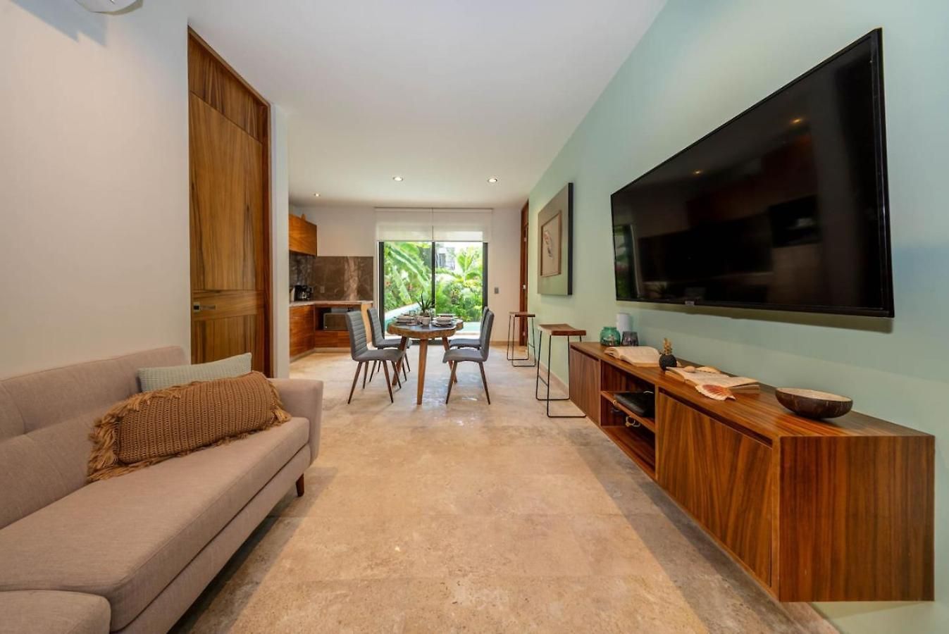Apartment 2 Bedroom With Direct Walk-out To Pool, Sauna, And Gym
