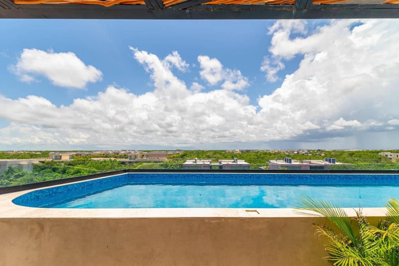 2 Bedroom With Direct Walk-out To Pool, Sauna, And Gym Apartment