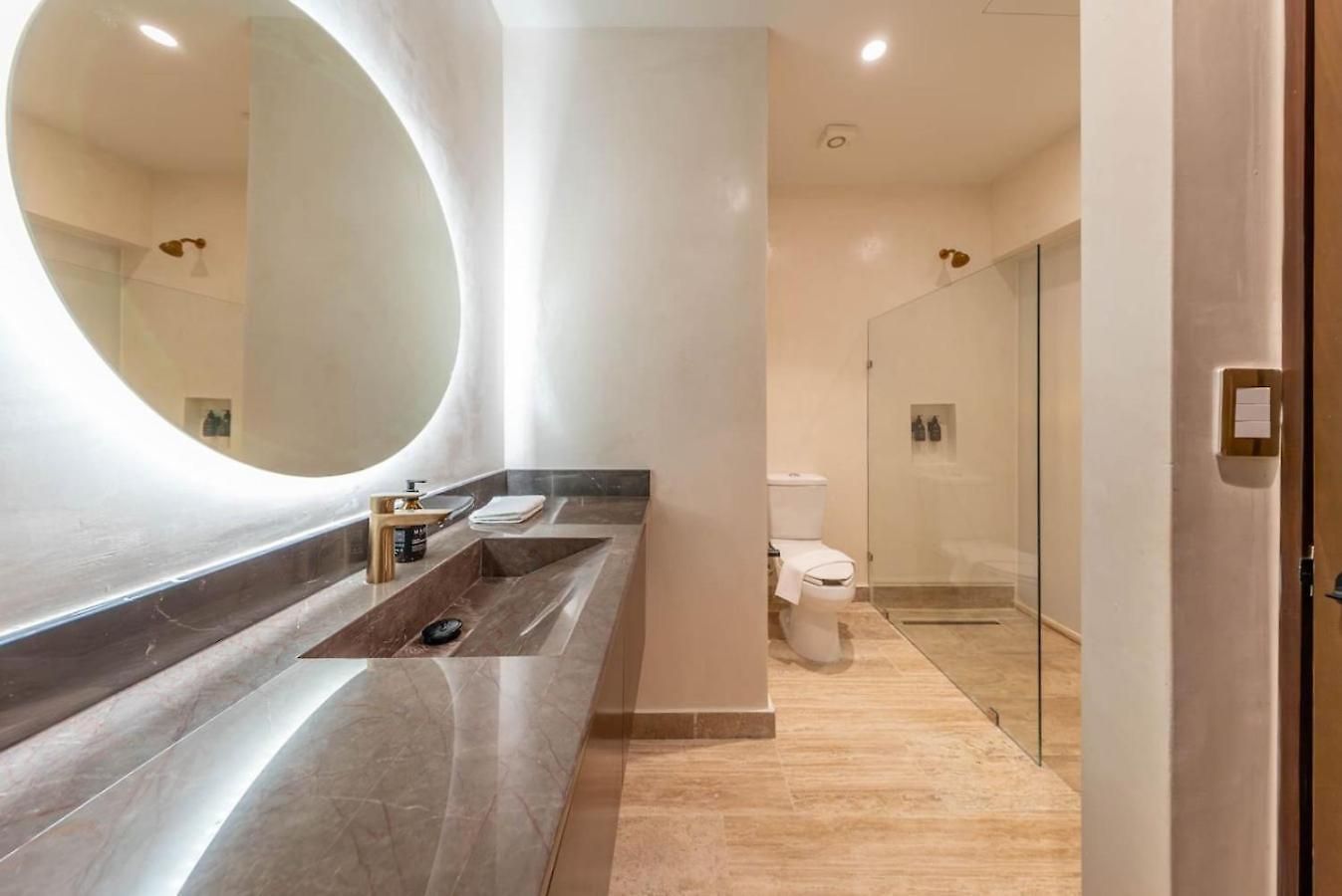 Lux 2br With Rooftop Pool And Close To Holiday home *