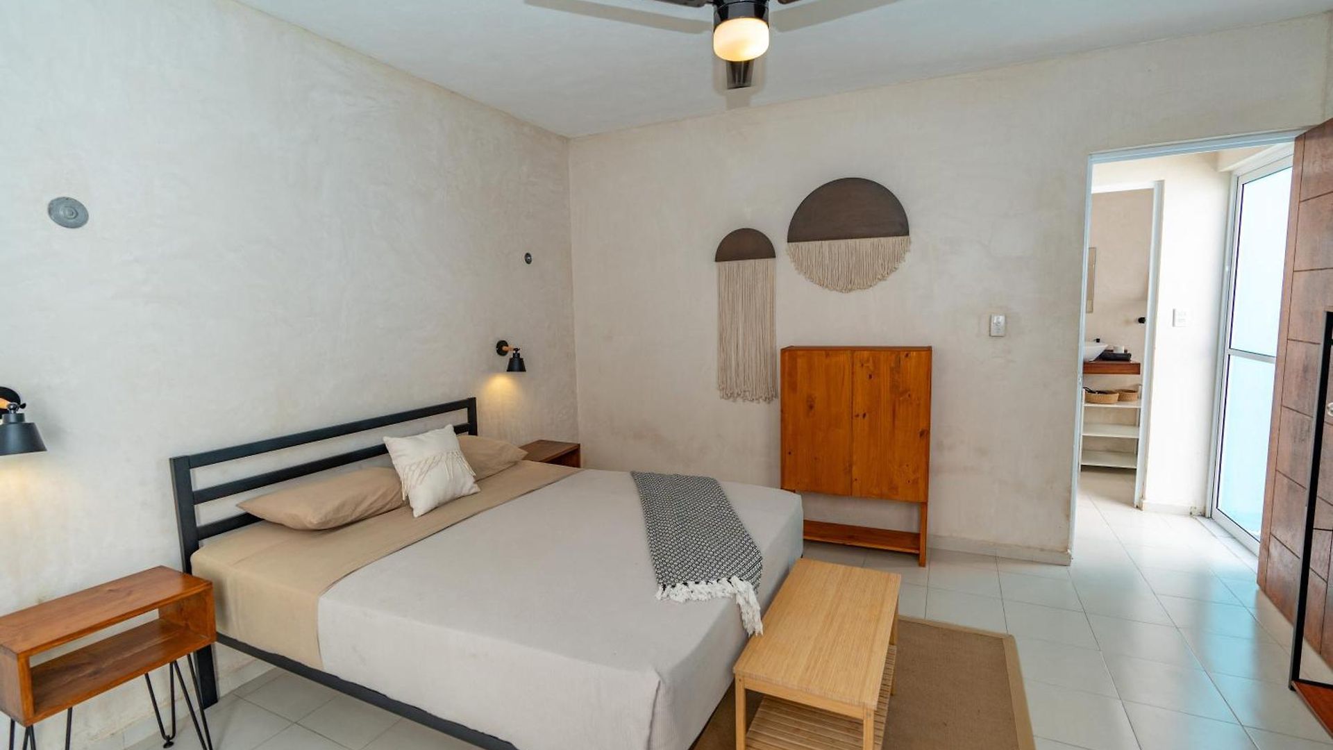 Colorful Downtown House With Private Pool And Free Bikes Holiday home *