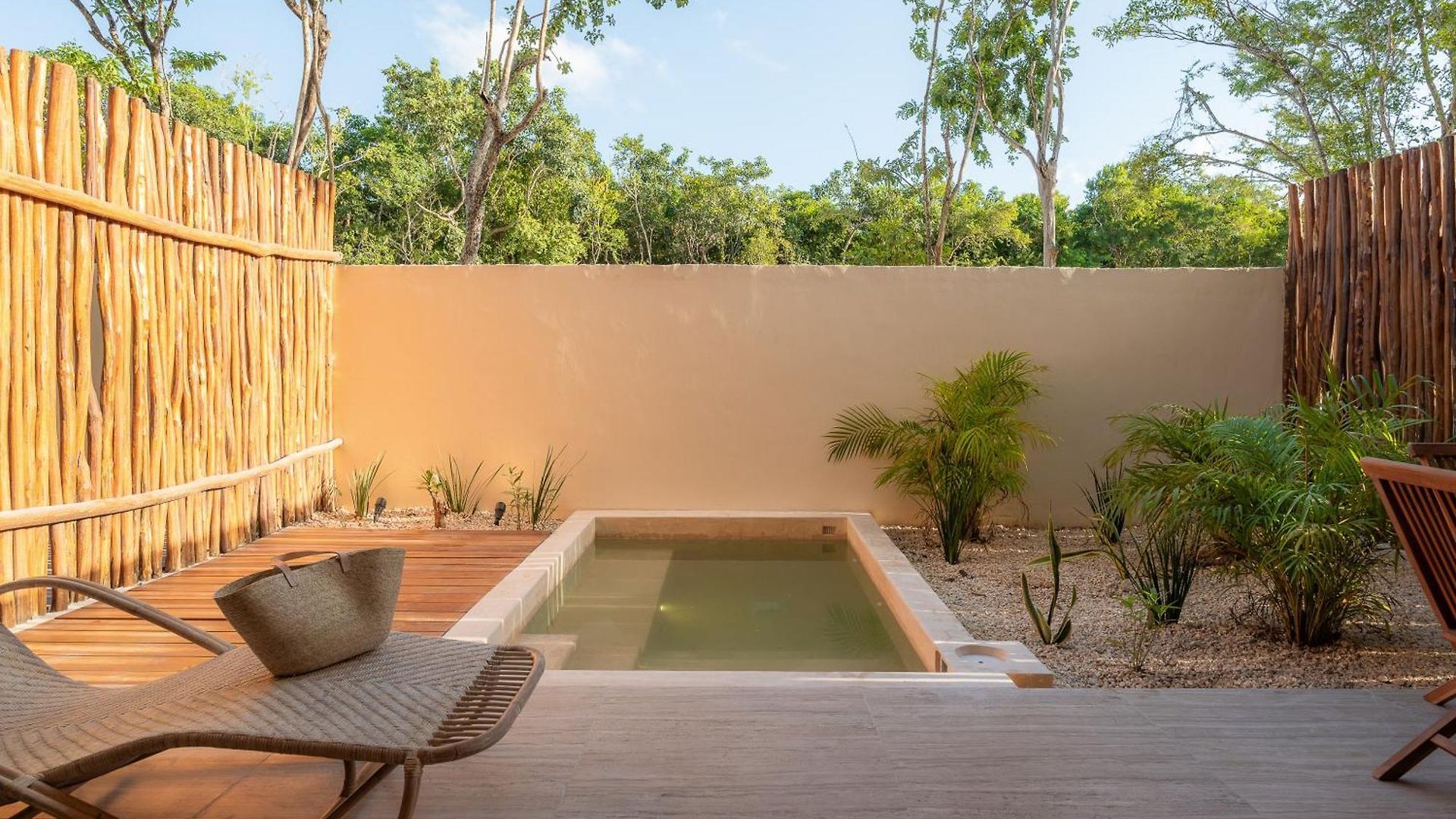 Apartment 2br Jungle View W Private Pool Gym Fast Wifi
