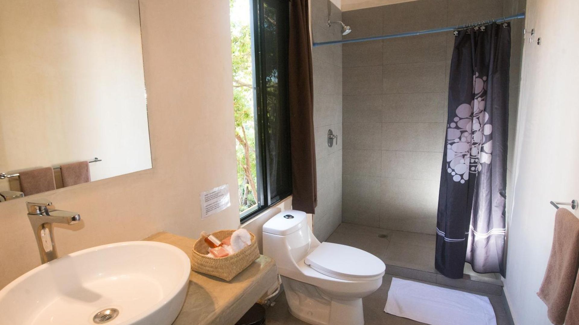 Hotel Uolis Nah 3*