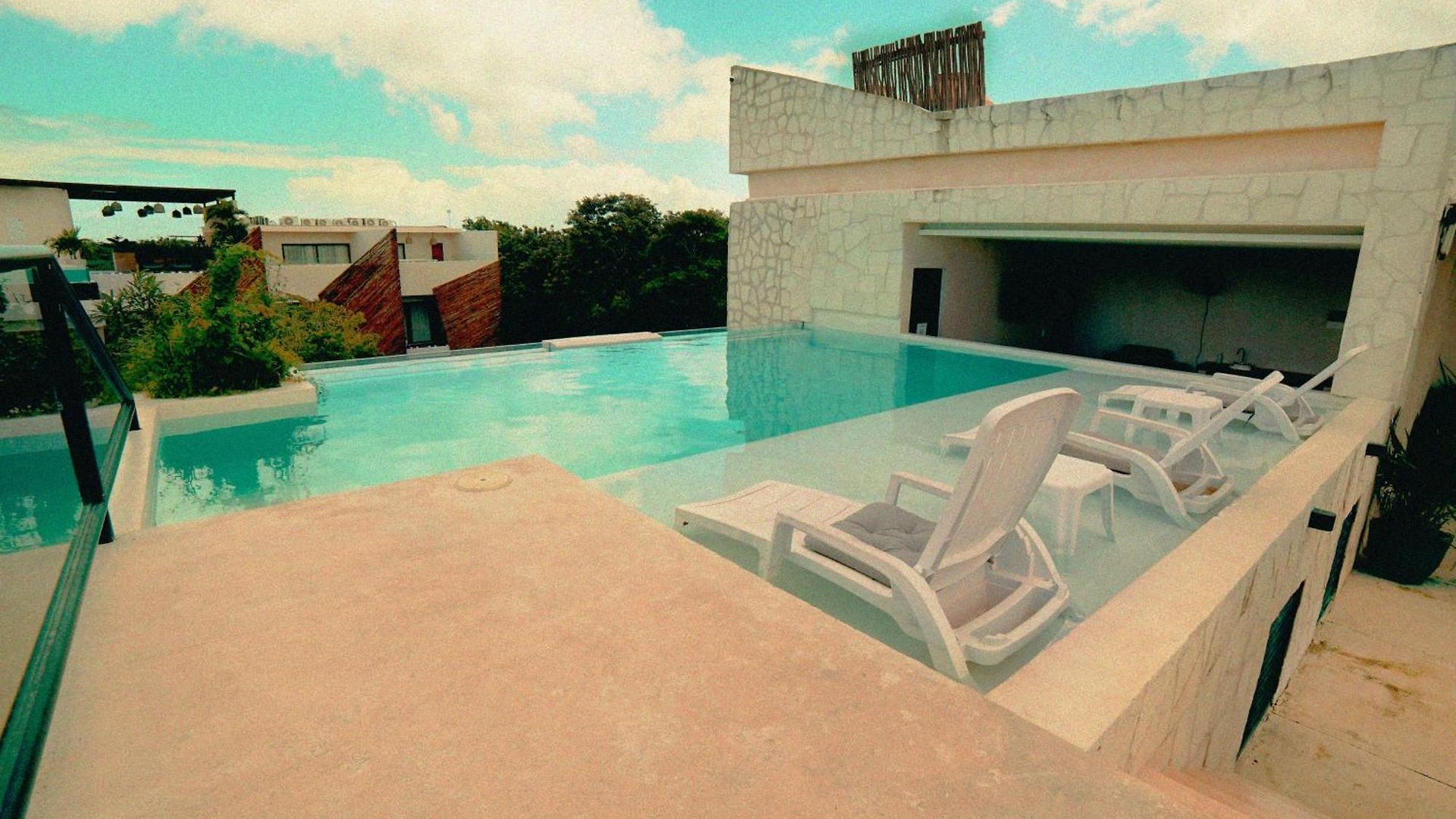 Wamai Hotel *