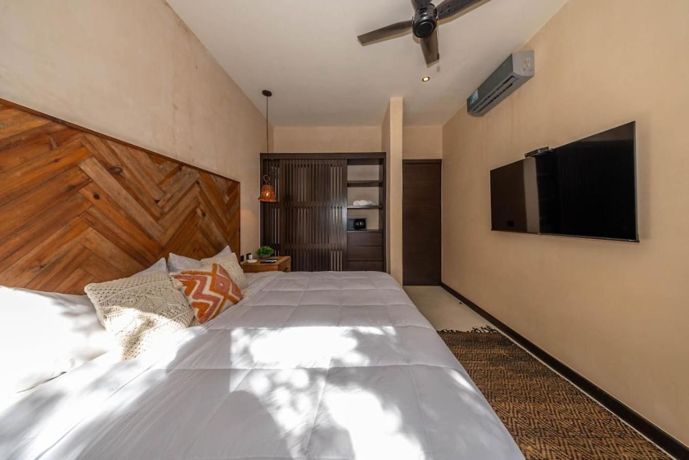 Asana With Stunning Luxury Pool And Private Rooftop *