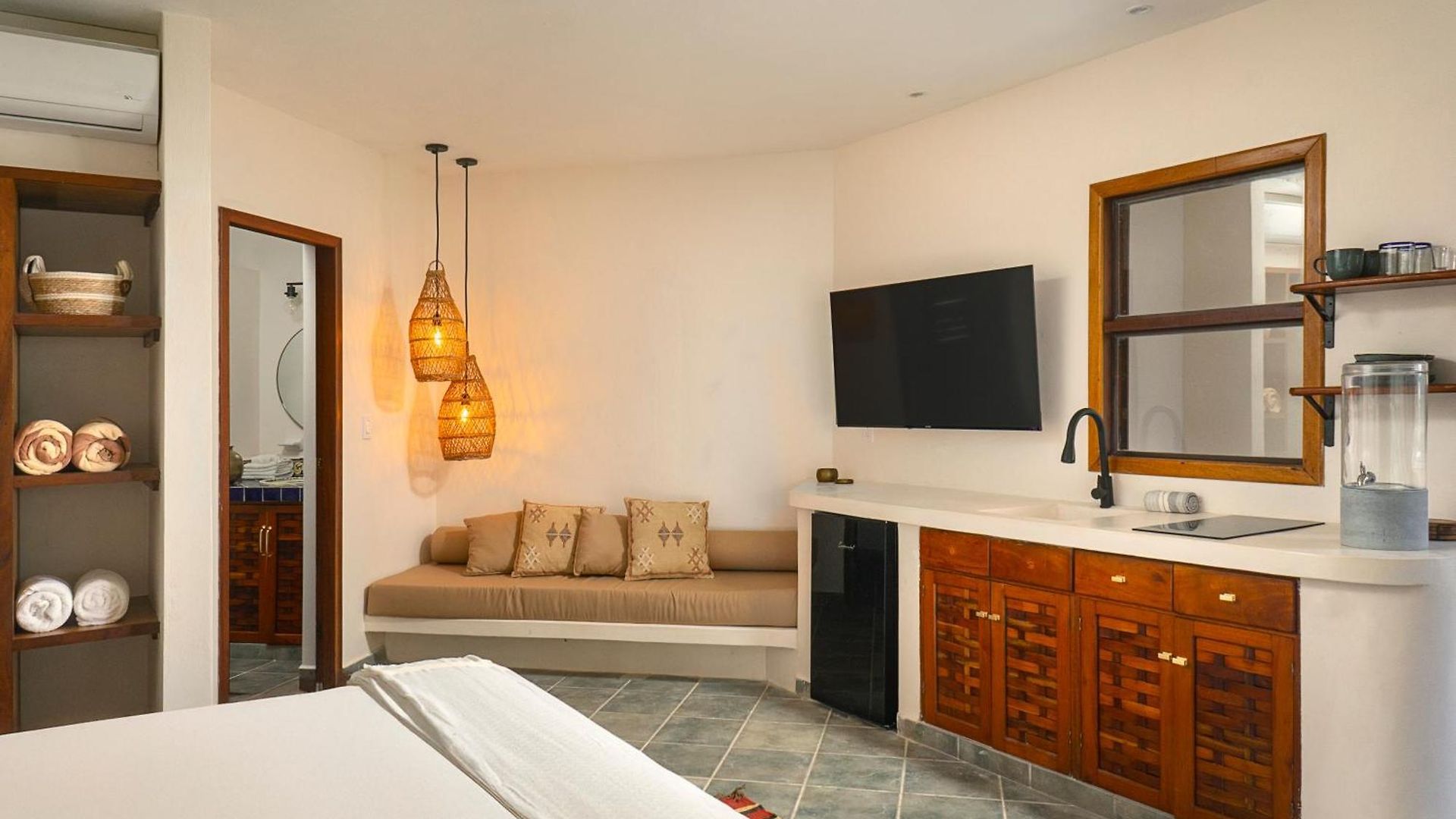 Mantaray Hotel