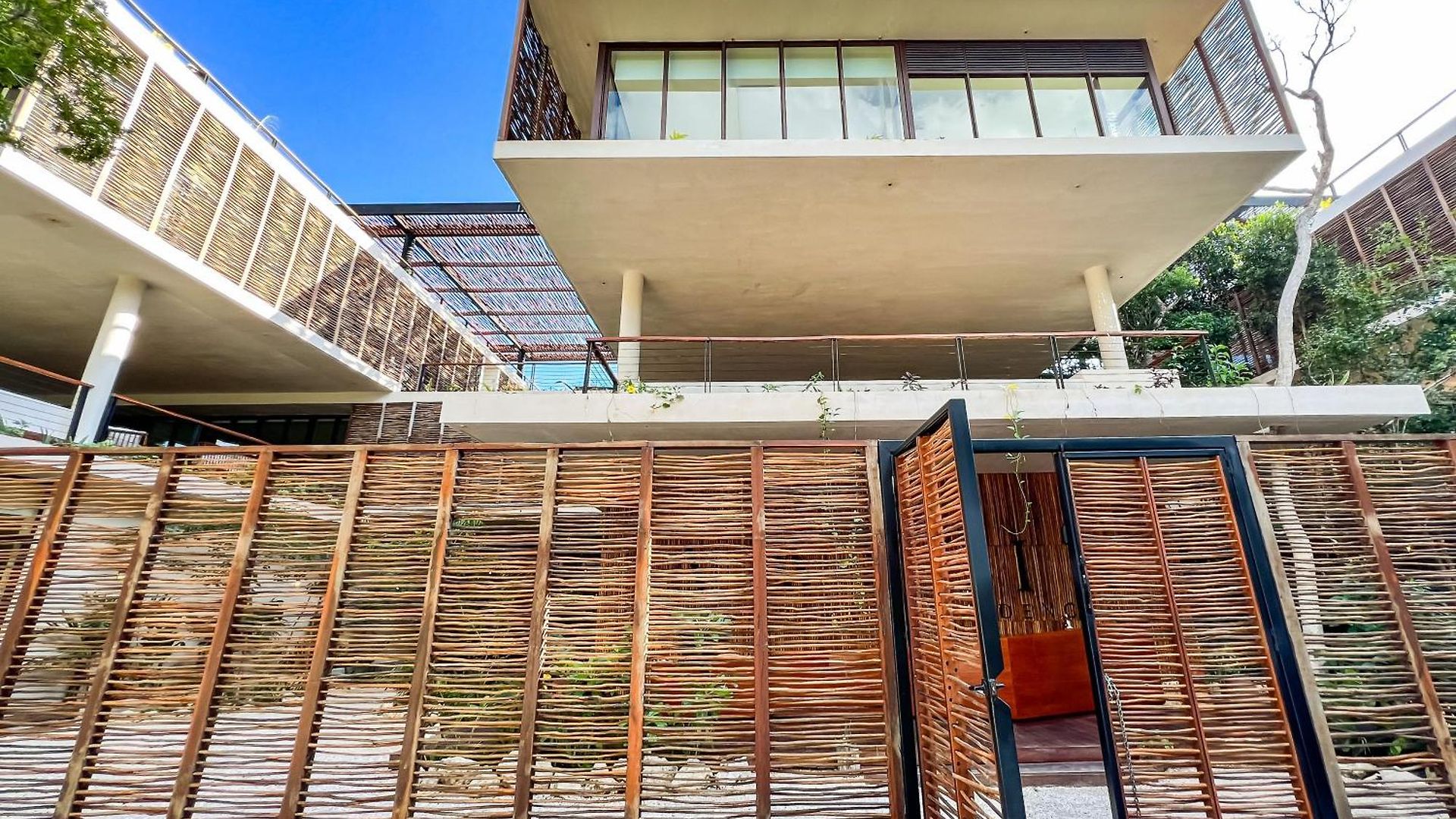 Rooftop Paradise 2br In Gated Community Apartamento