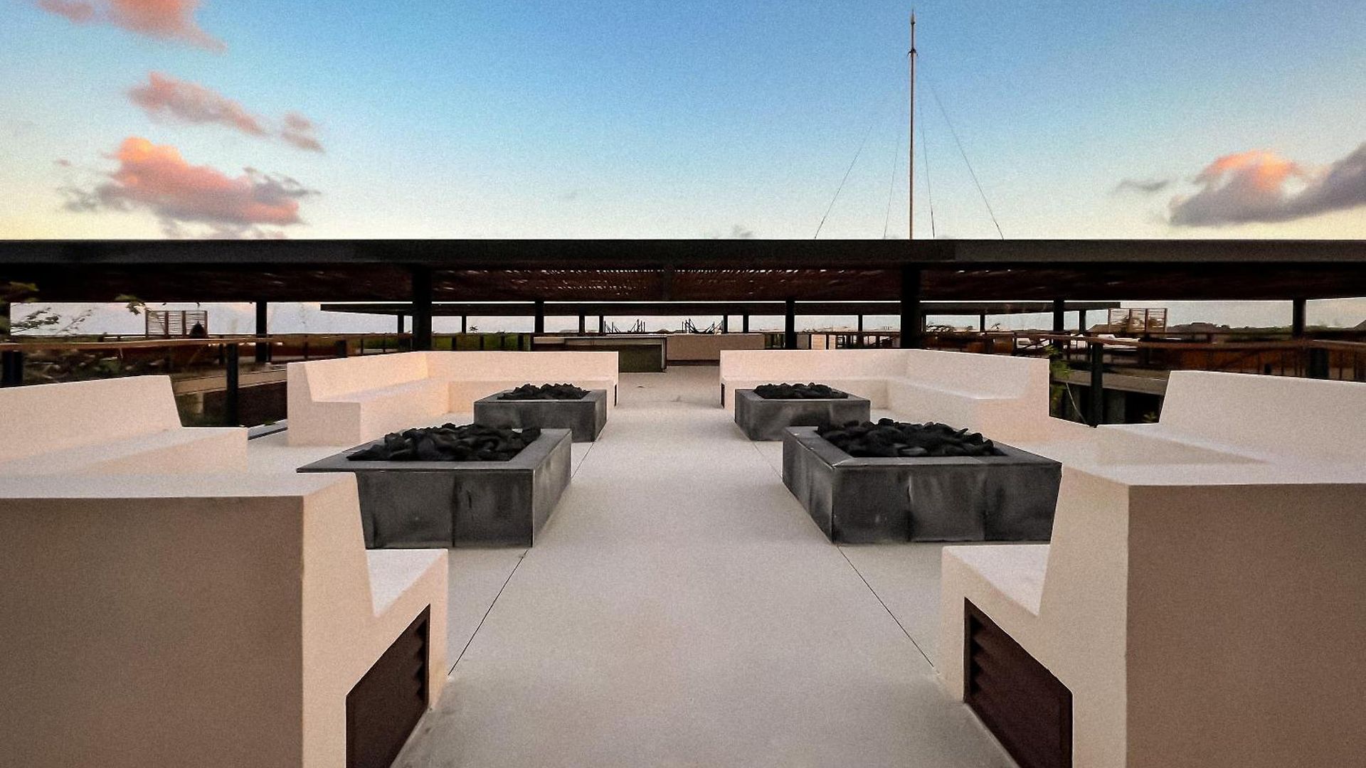 Rooftop Paradise 2br In Gated Community Apartamento