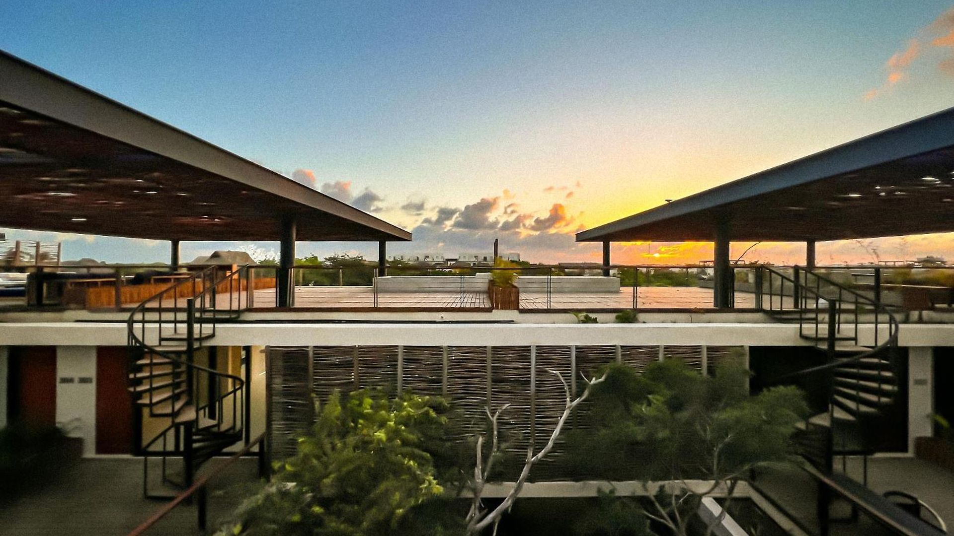 Rooftop Paradise 2br In Gated Community *