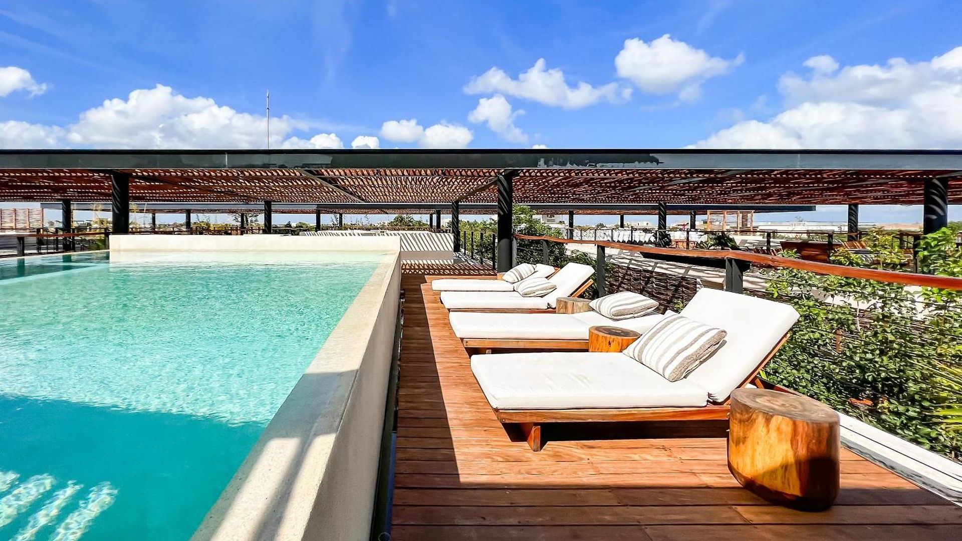 Rooftop Paradise 2br In Gated Community
