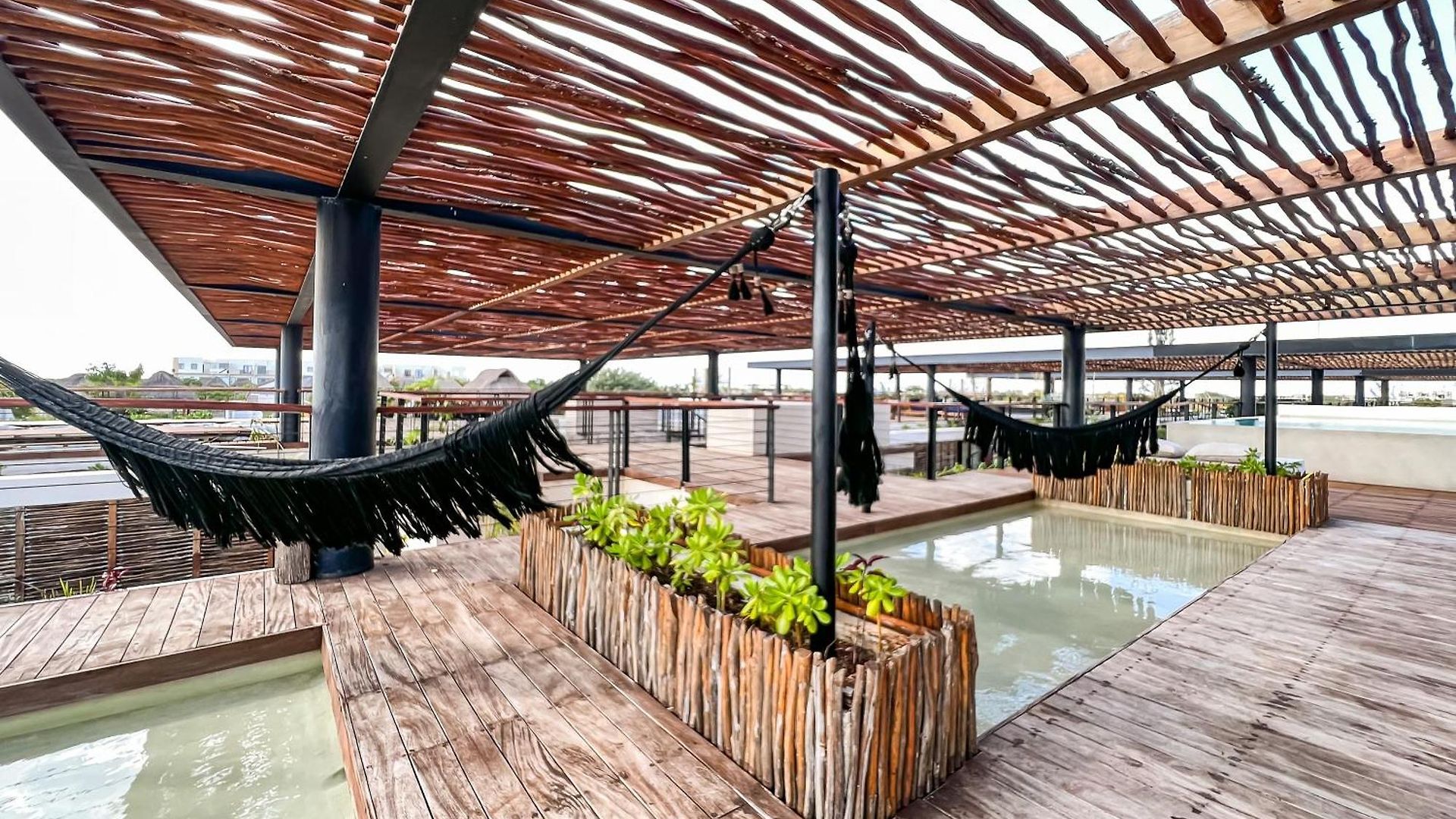 Rooftop Paradise 2br In Gated Community