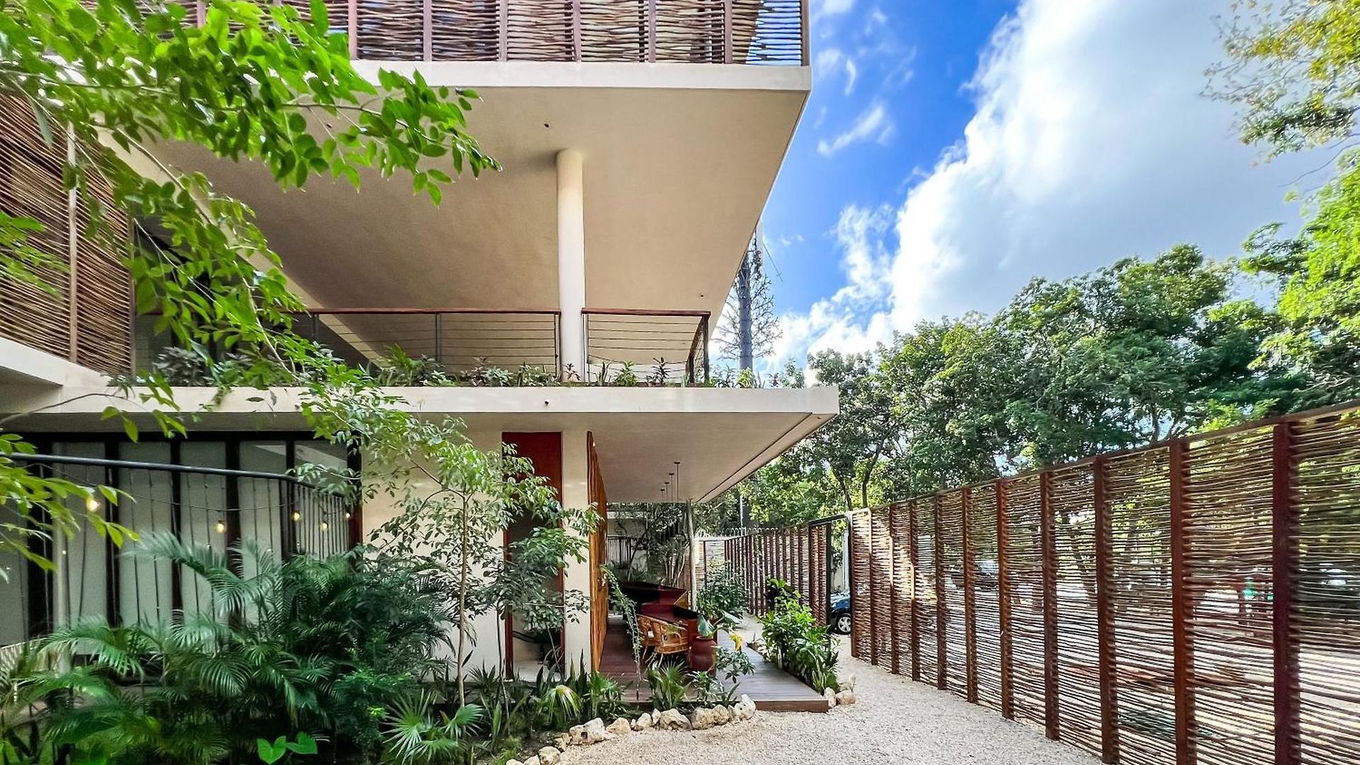 Rooftop Paradise 2br In Gated Community