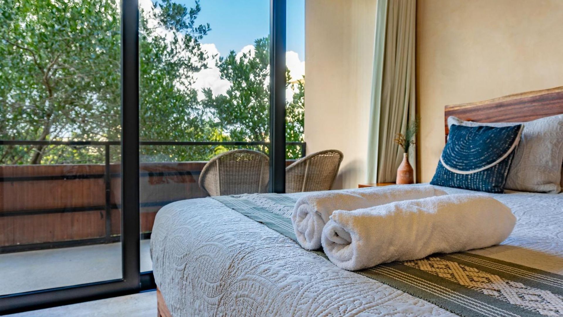 Luxury Romantic Getaway - 1 Bedroom - Steps From The - Bahia Tankah Apartment
