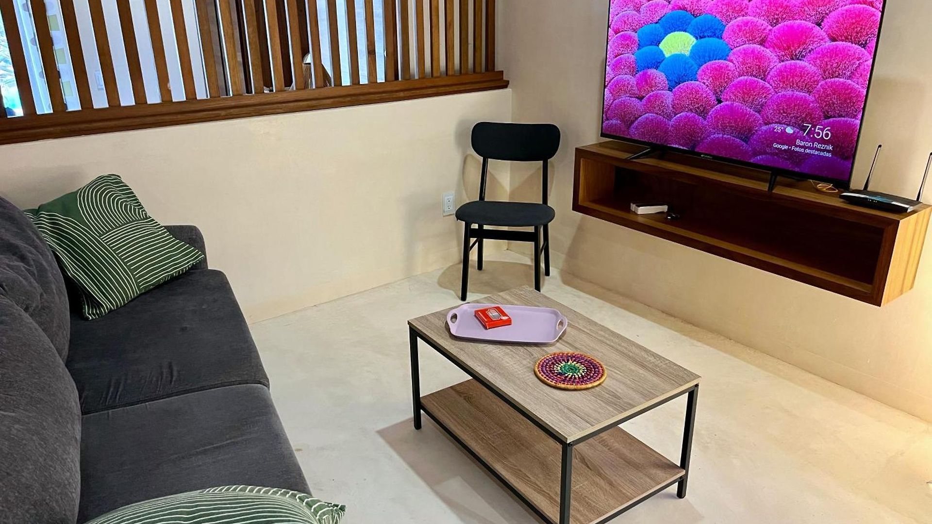 Apartment Jungle Gem With Swim-up Pool & Easy Paved Access