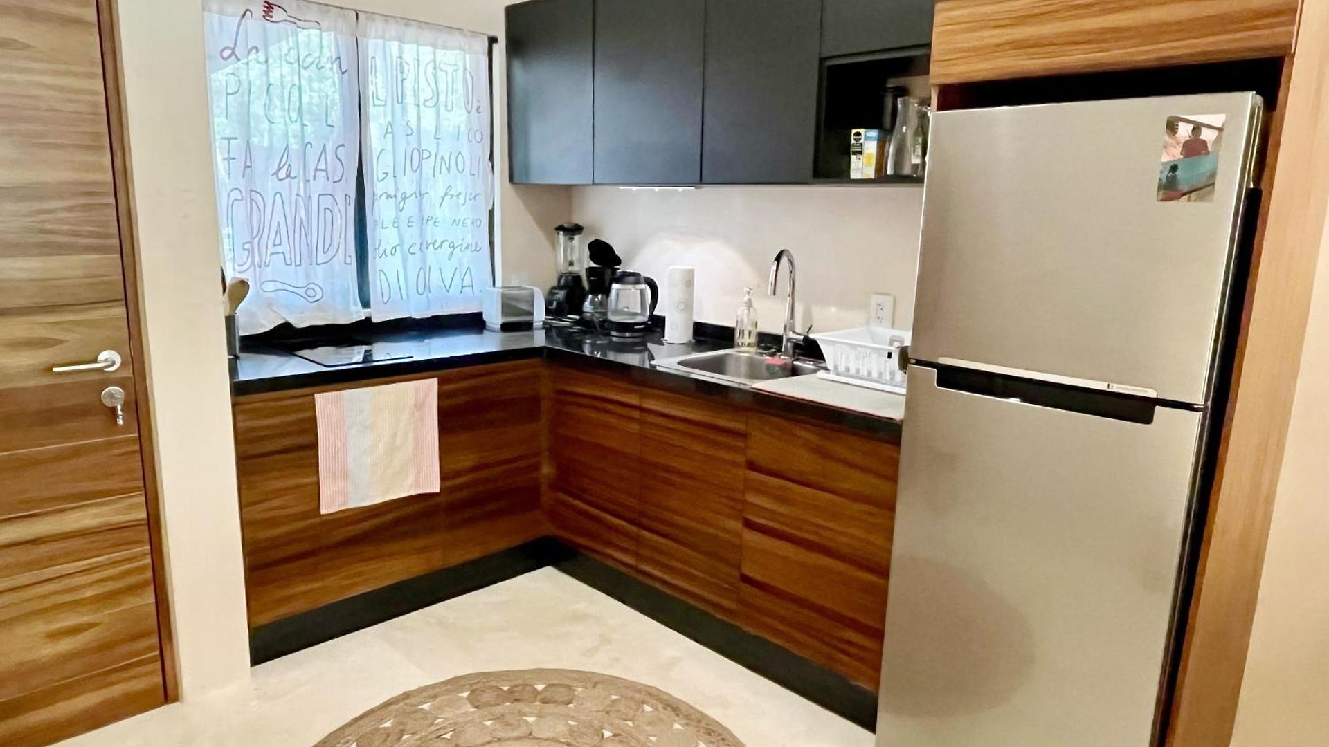 Apartment Jungle Gem With Swim-up Pool & Easy Paved Access *
