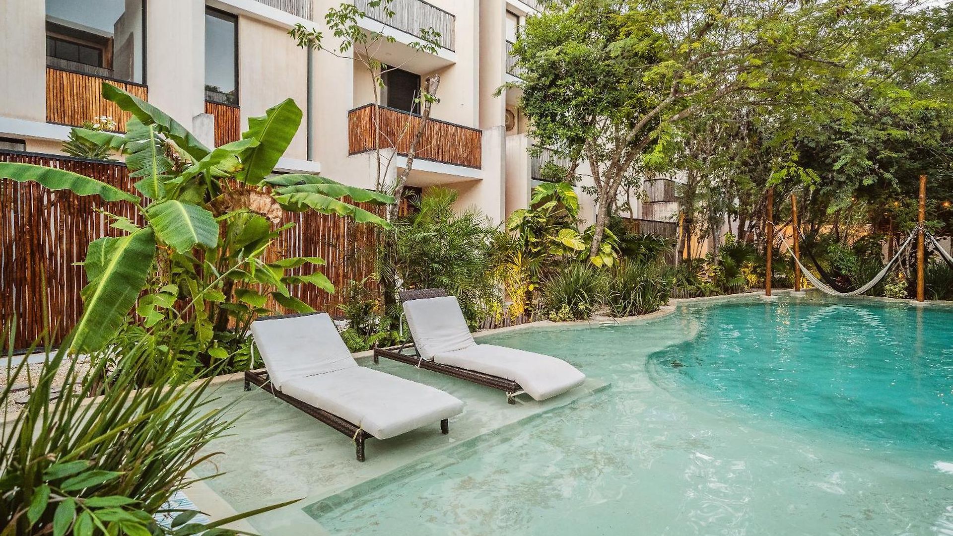 Palalma Casa Luxury 2br & Iconic Pool Apartment