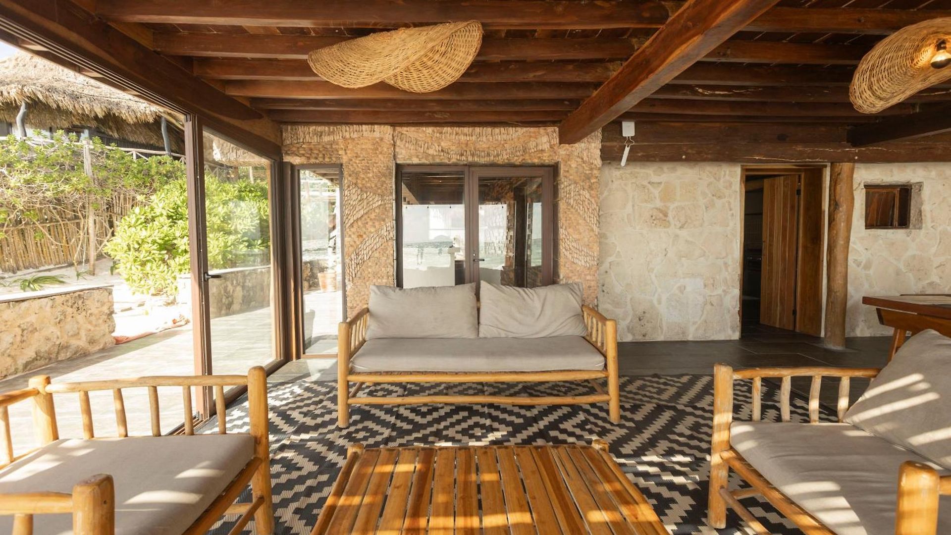 Casa Aakbal - Luxury Front *