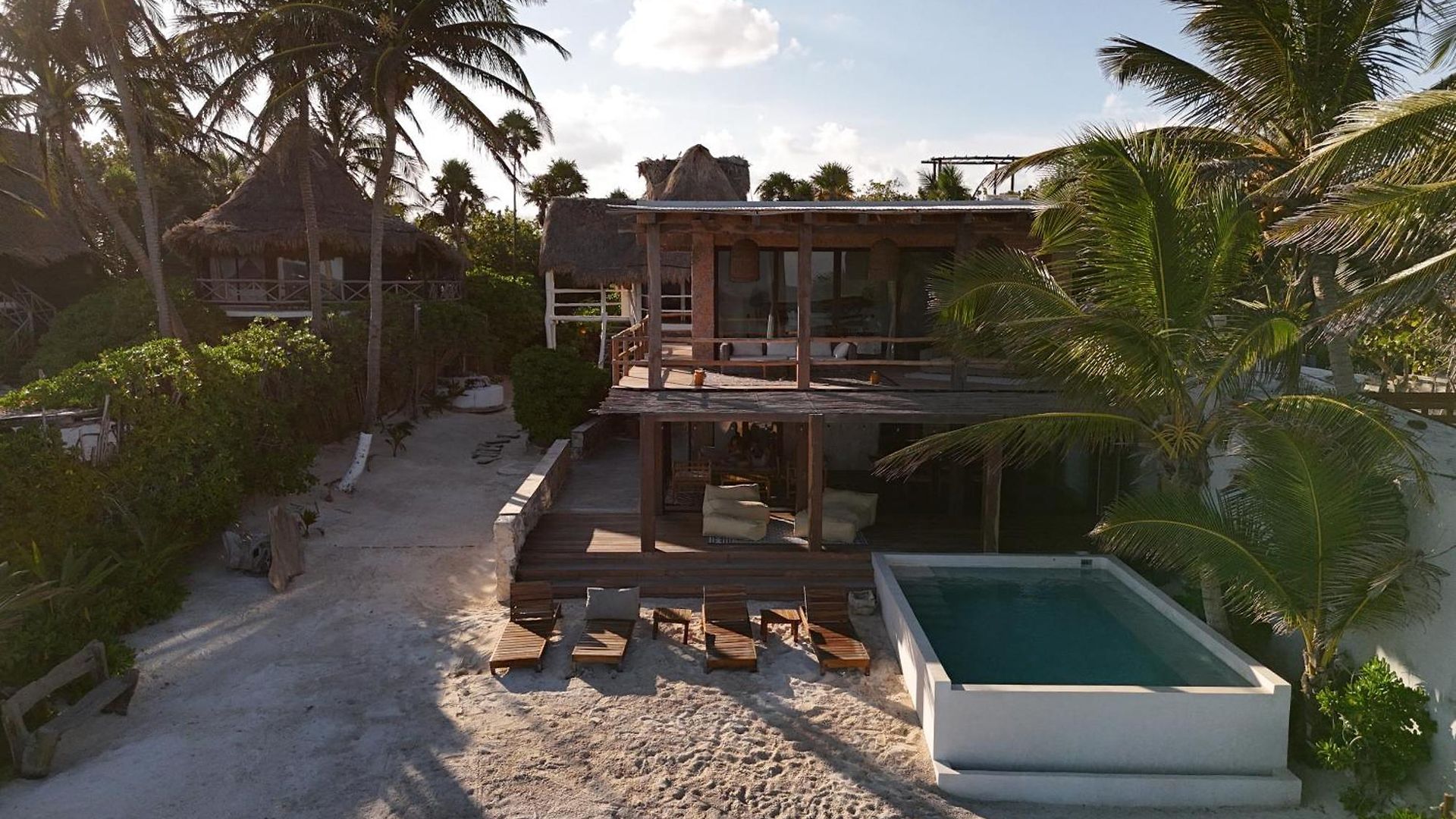 Casa Aakbal - Luxury Front Villa *