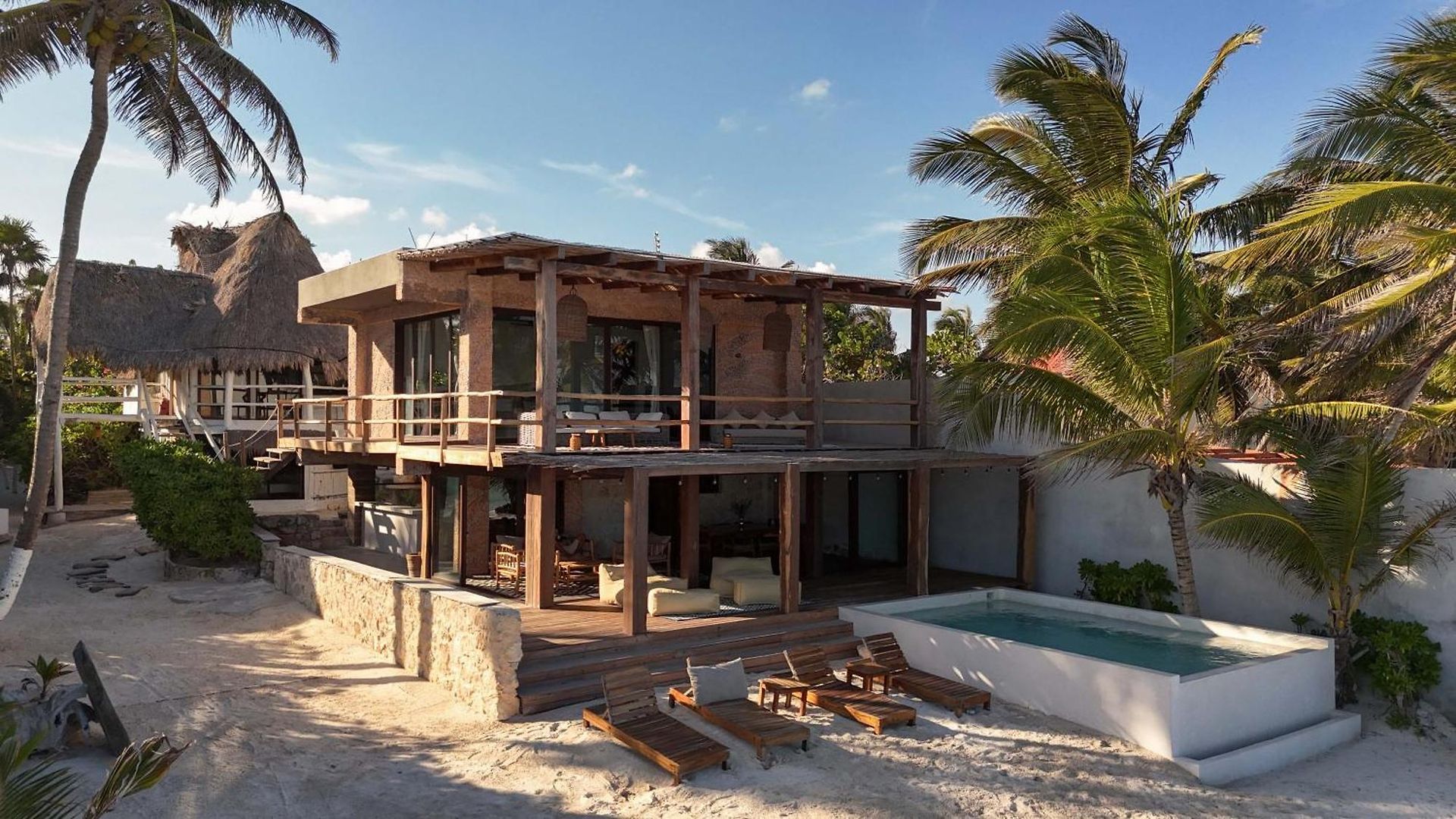Casa Aakbal - Luxury Front Villa
