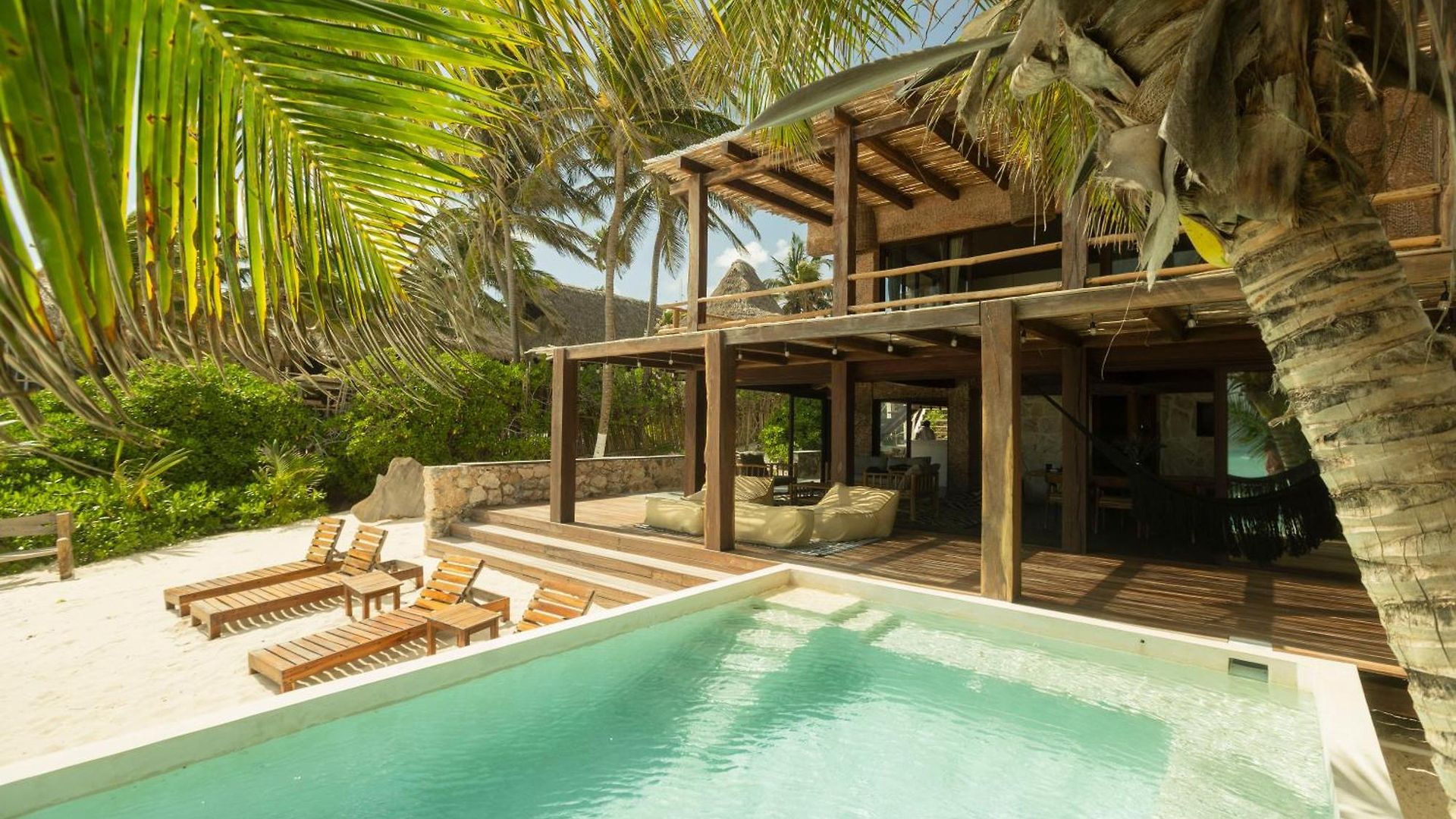 Casa Aakbal - Luxury Front Villa
