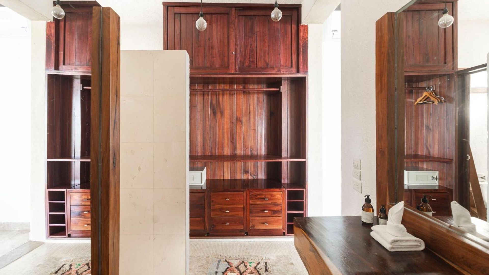 Villa Casa Aakbal - Luxury Front