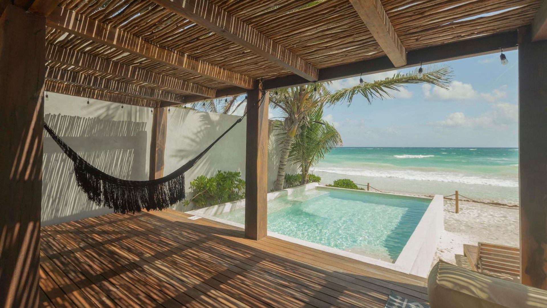 Casa Aakbal - Luxury Front