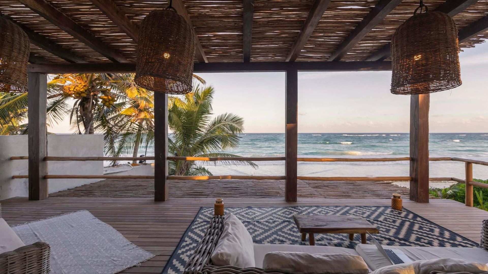 Casa Aakbal - Luxury Front Villa