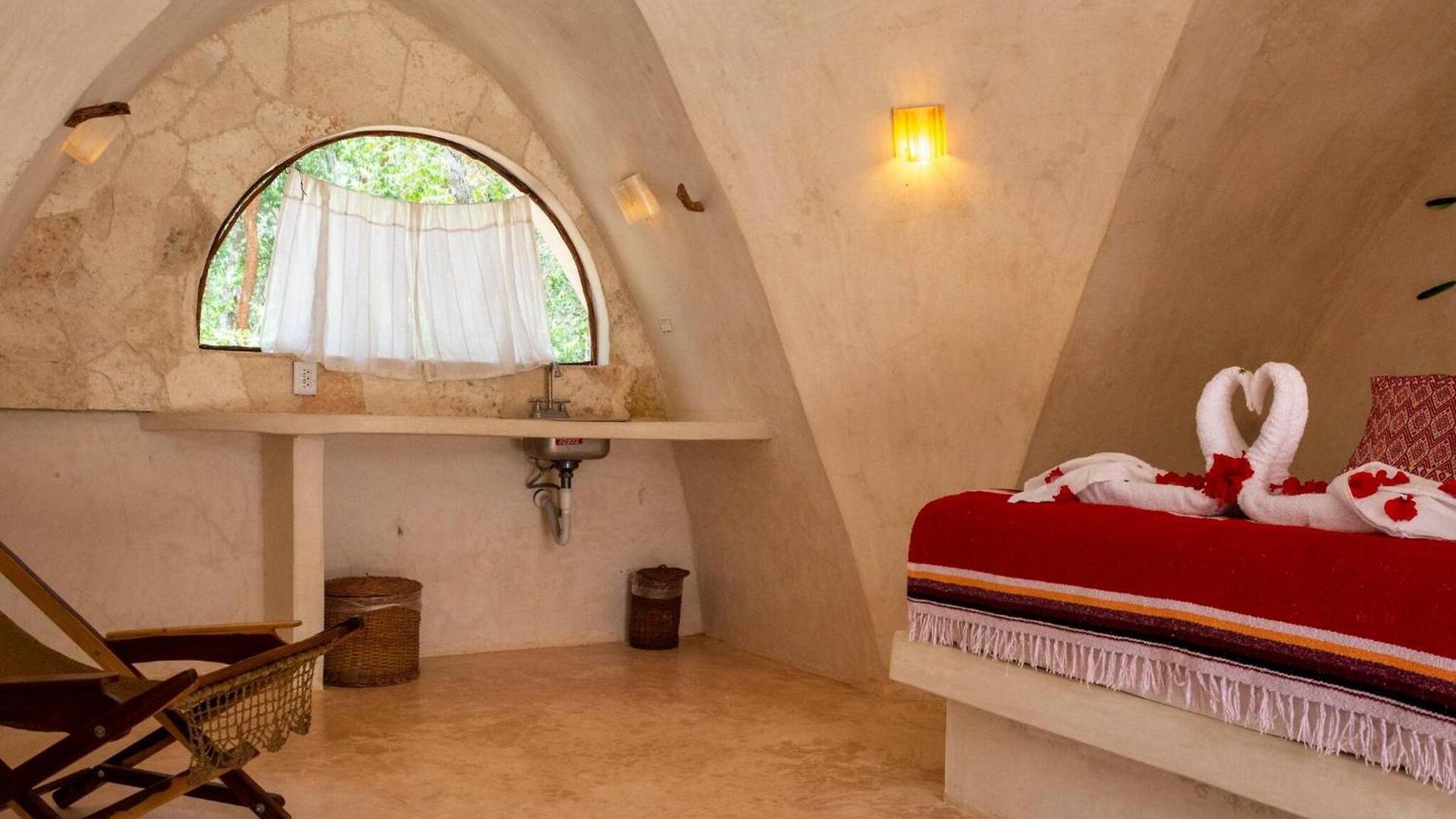 Unique Jungle Dome Ik Lodge