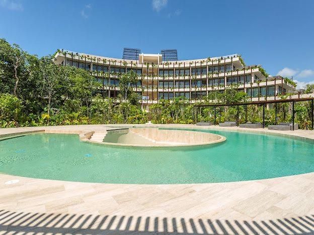 Luxury - Stunning Pool View & Amenities Apartment Tulum