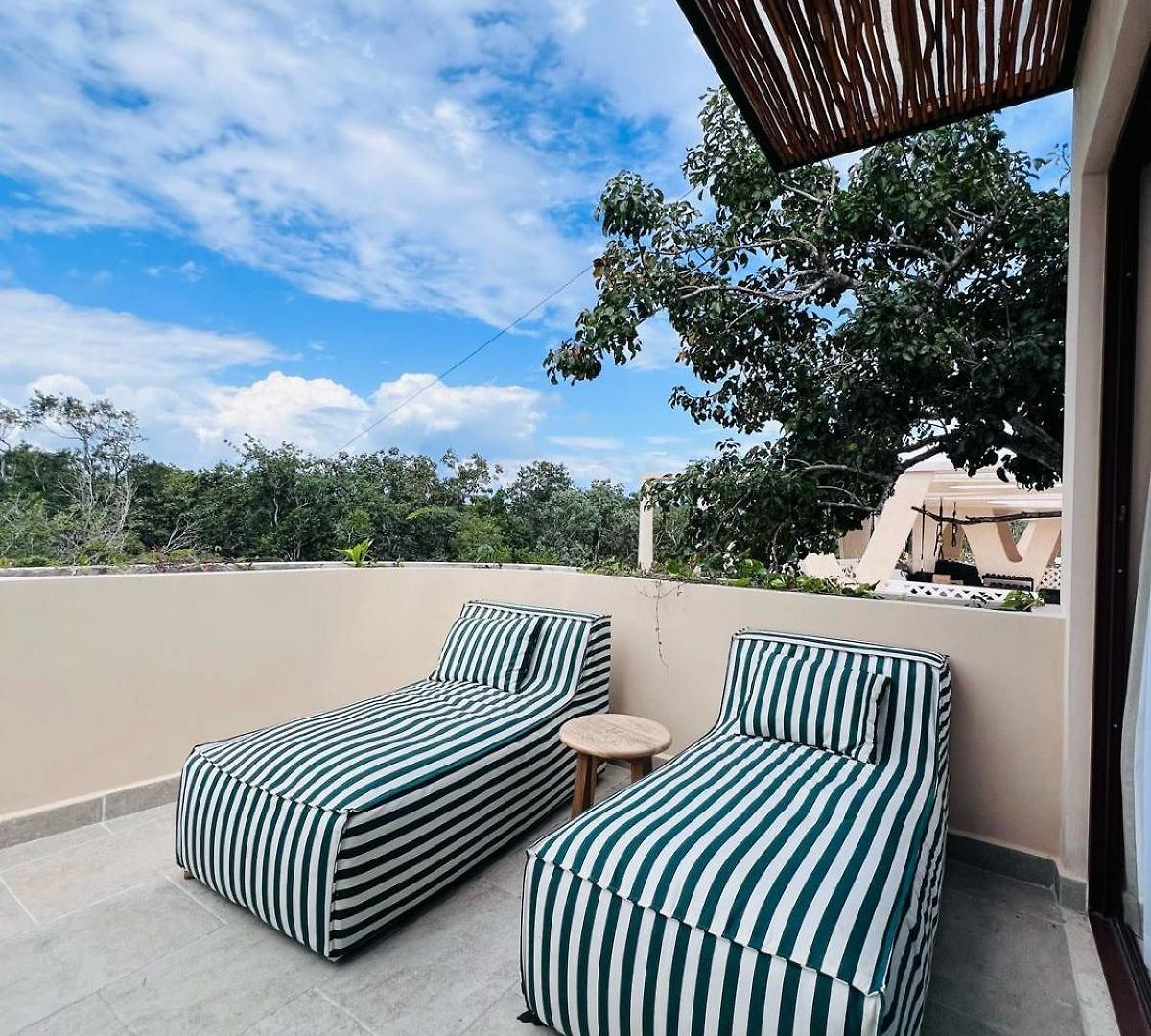 Charming Boutique Jungle Views Private Pool Apartment *