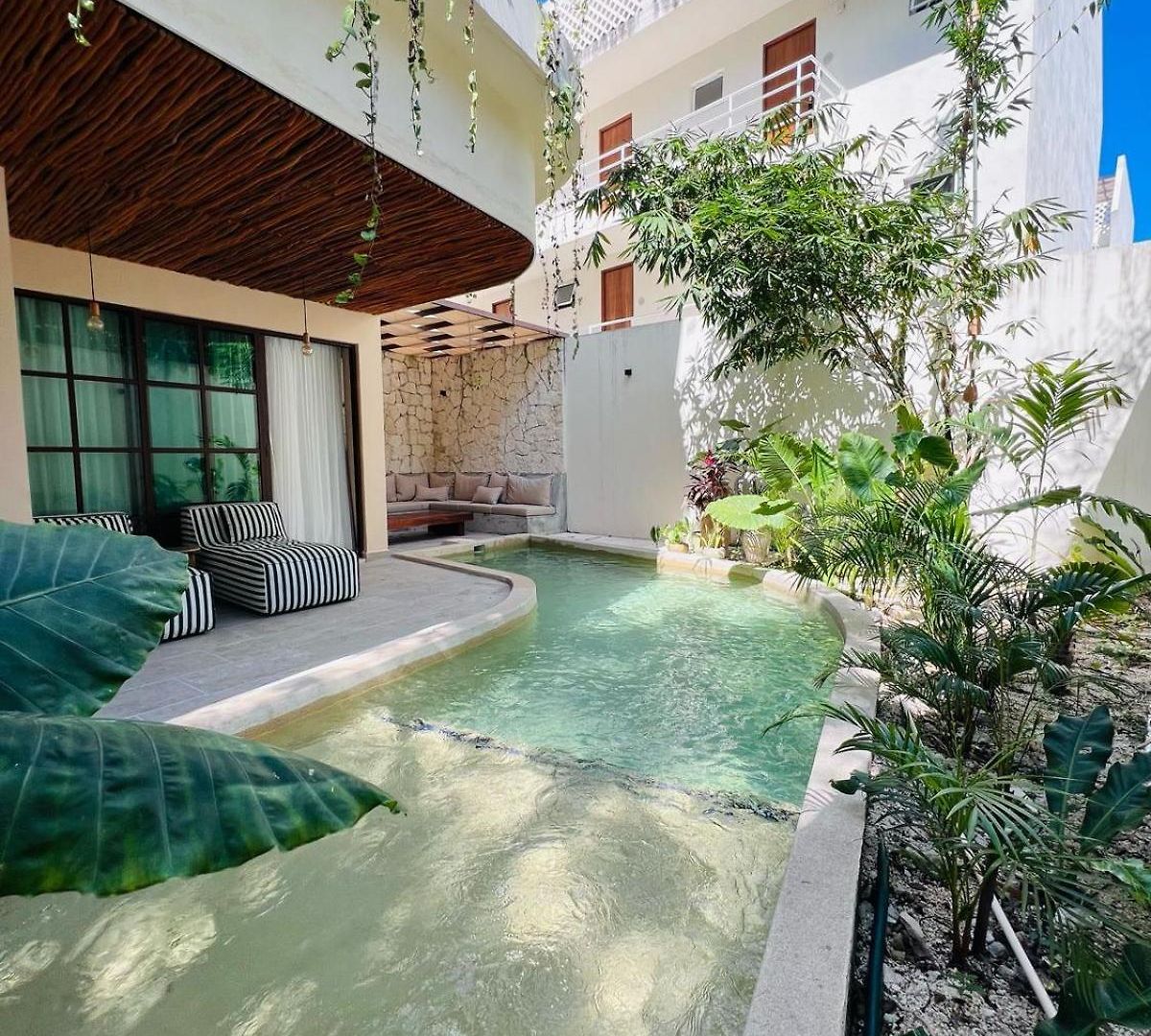 Charming Boutique Jungle Views Private Pool Apartment *