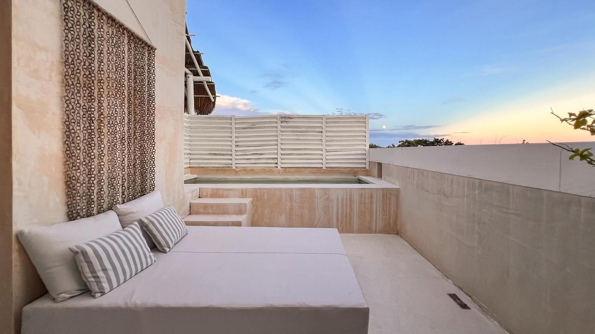 Stylish Mexican Interior Ph- Private Rooftop -gated Community