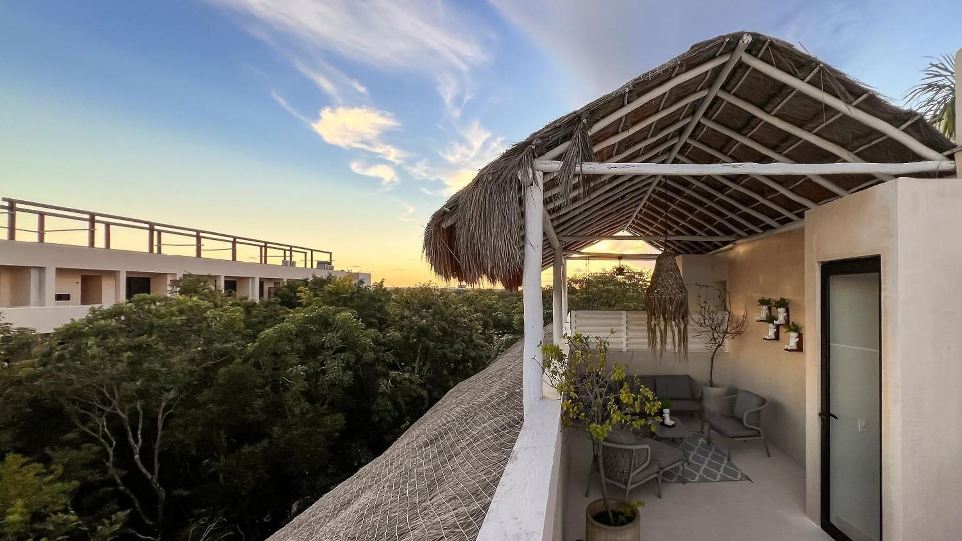 Apartment Stylish Mexican Interior Ph- Private Rooftop -gated Community