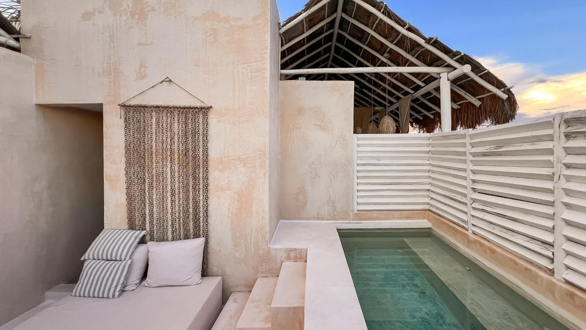 Stylish Mexican Interior Ph- Private Rooftop -gated Community Apartment *