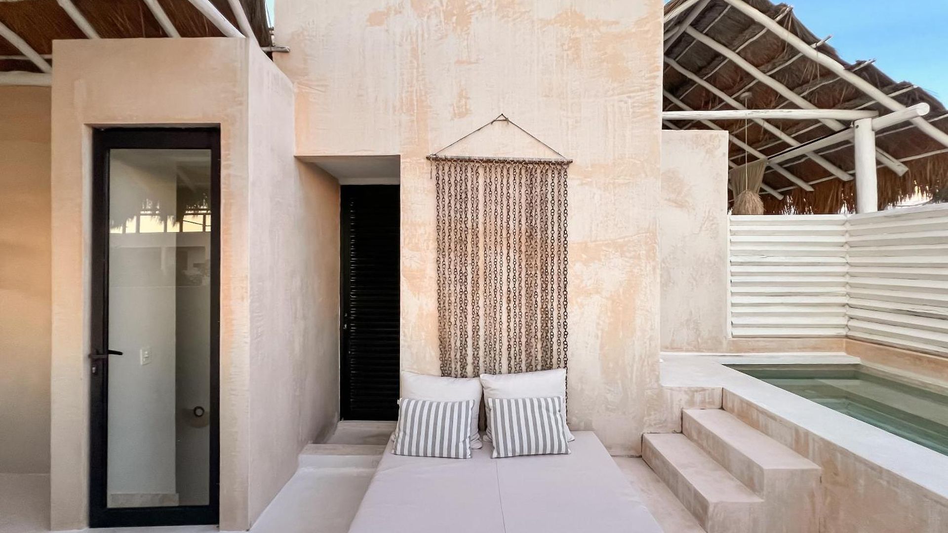 Stylish Mexican Interior Ph- Private Rooftop -gated Community