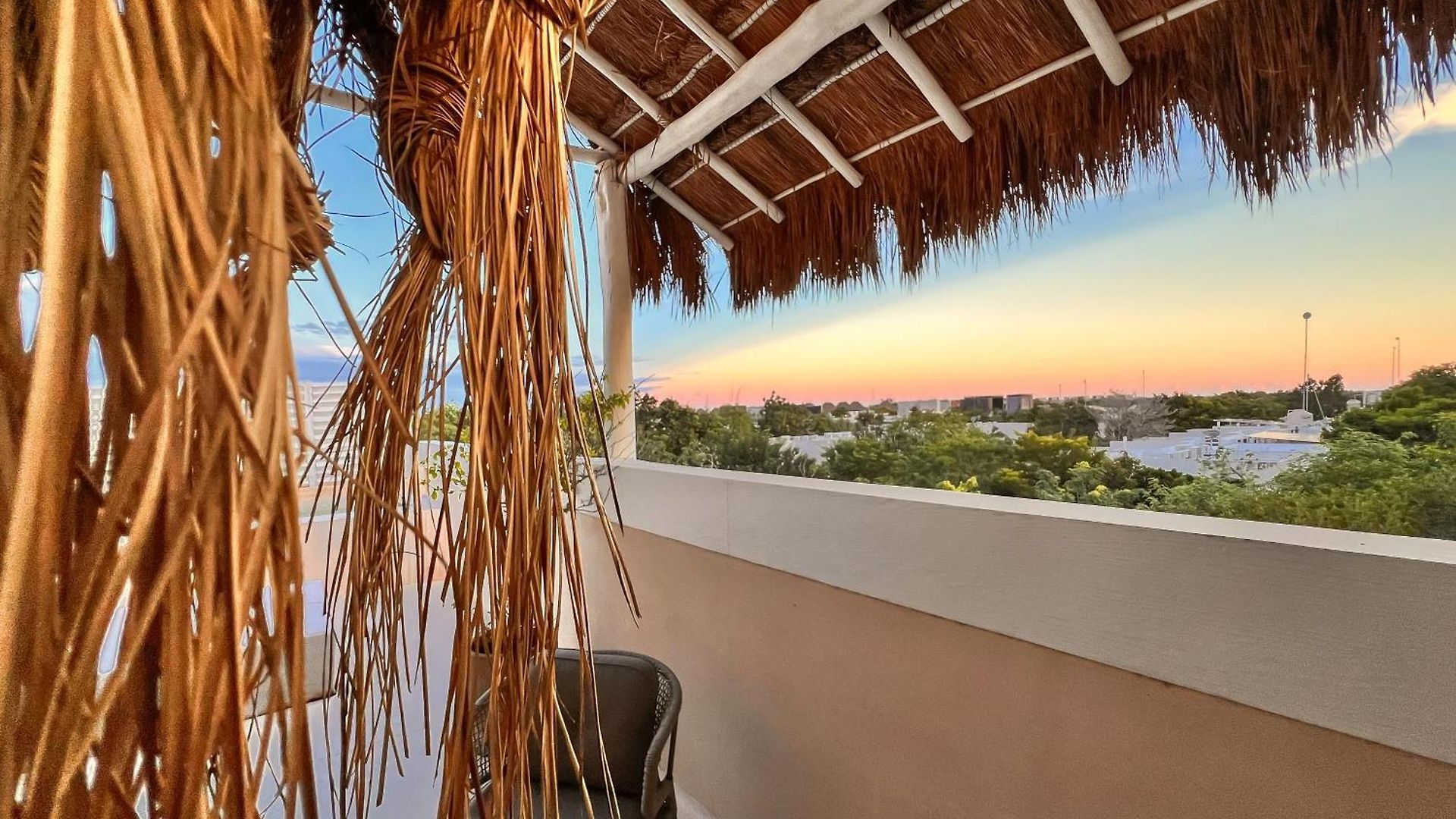 Stylish Mexican Interior Ph- Private Rooftop -gated Community Apartment