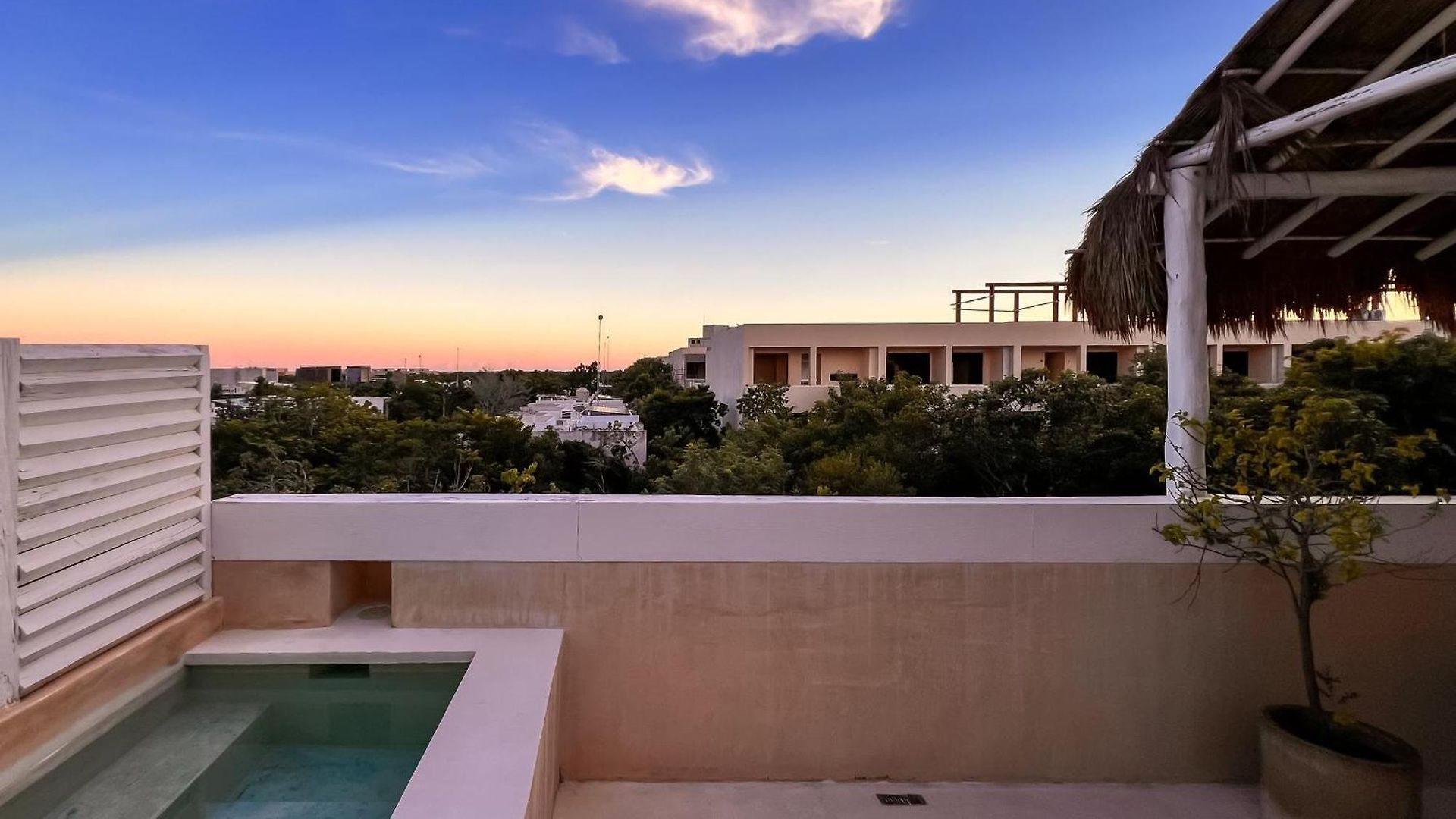 Stylish Mexican Interior Ph- Private Rooftop -gated Community