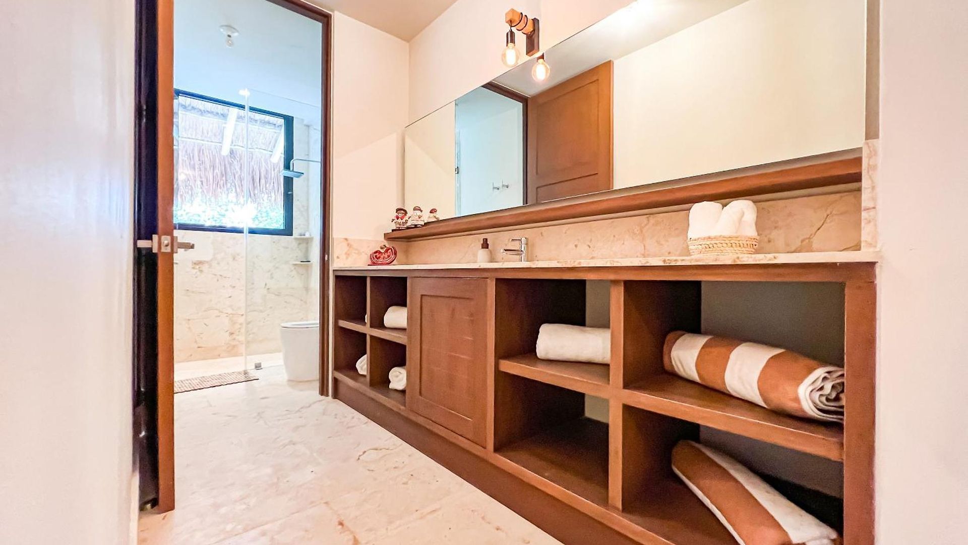 Stylish Mexican Interior Ph- Private Rooftop -gated Community Apartment *