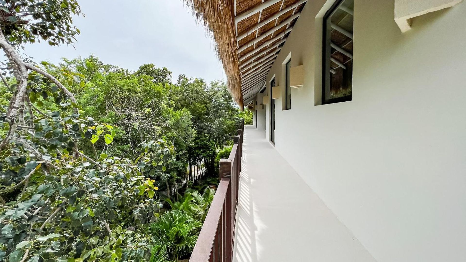Stylish Mexican Interior Ph- Private Rooftop -gated Community Apartment *