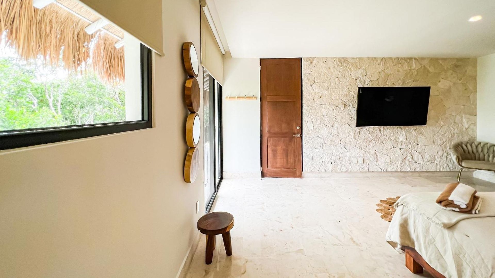 Stylish Mexican Interior Ph- Private Rooftop -gated Community Apartment *