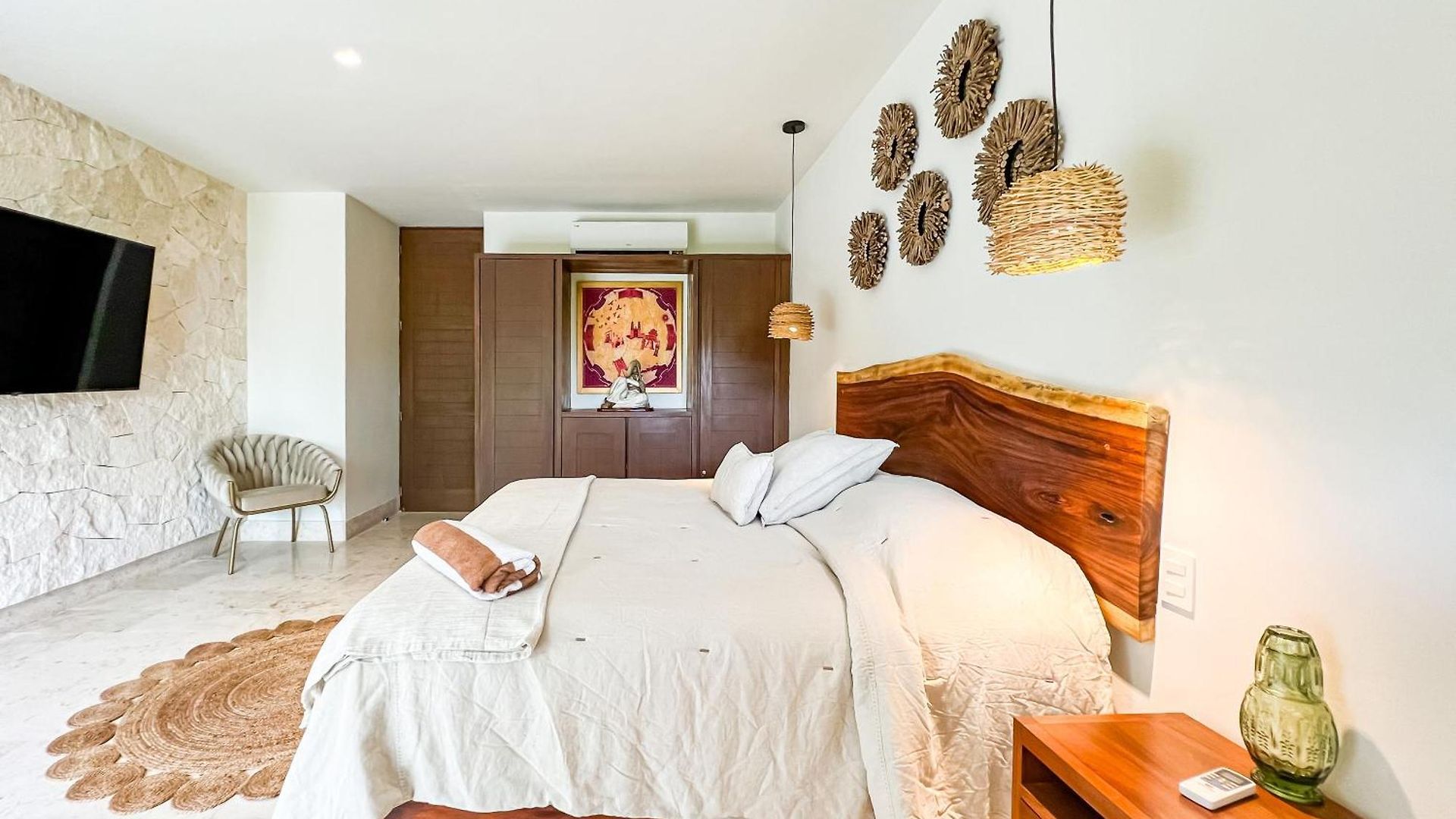 Stylish Mexican Interior Ph- Private Rooftop -gated Community
