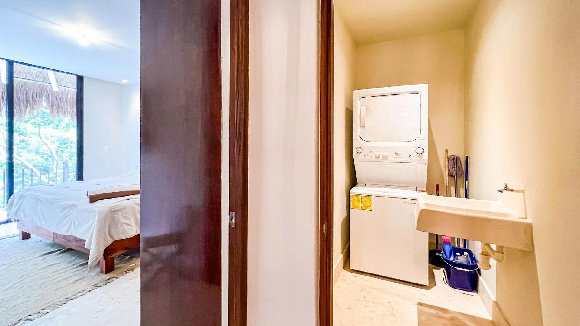 Apartment Stylish Mexican Interior Ph- Private Rooftop -gated Community *