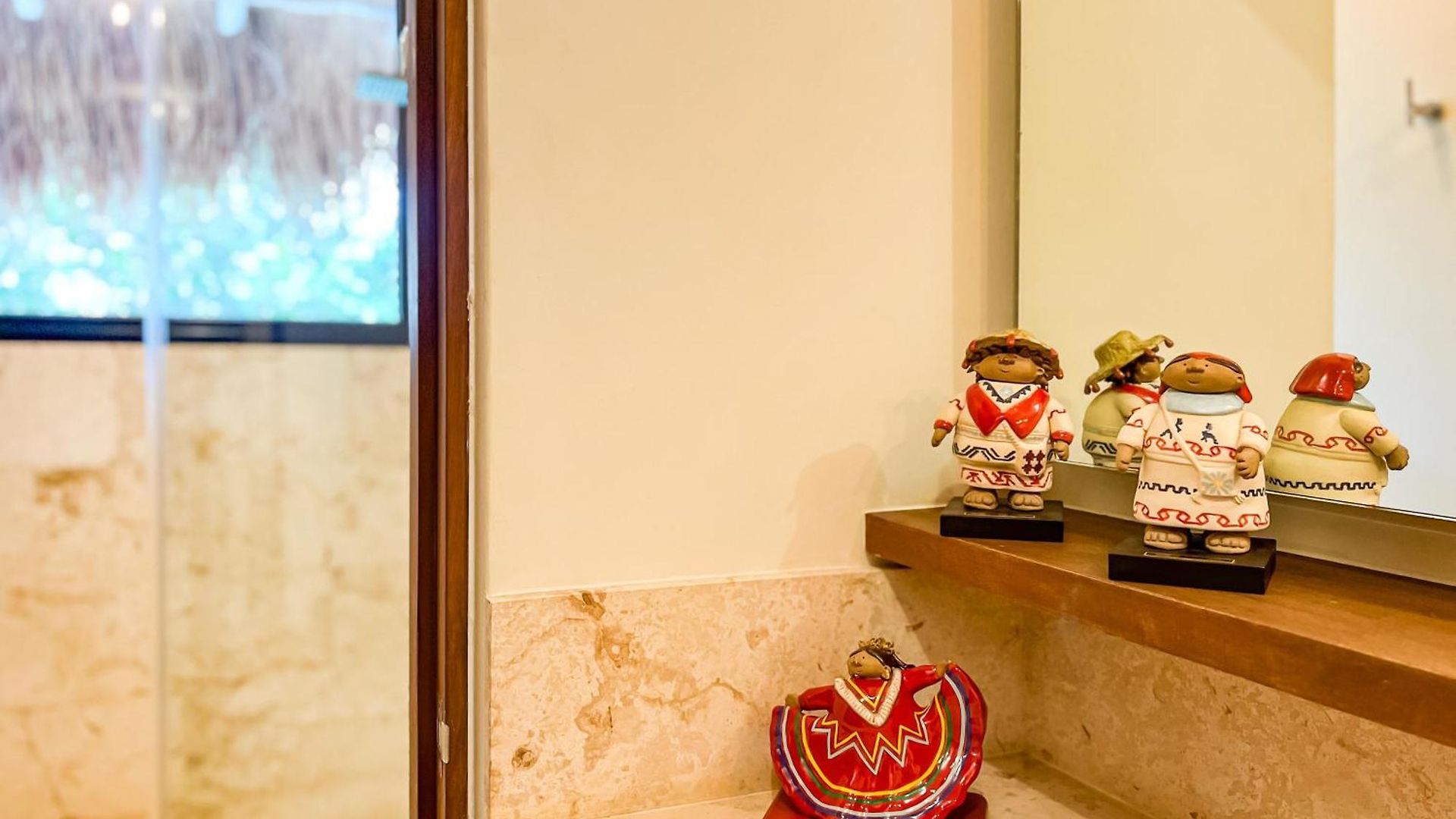 Stylish Mexican Interior Ph- Private Rooftop -gated Community