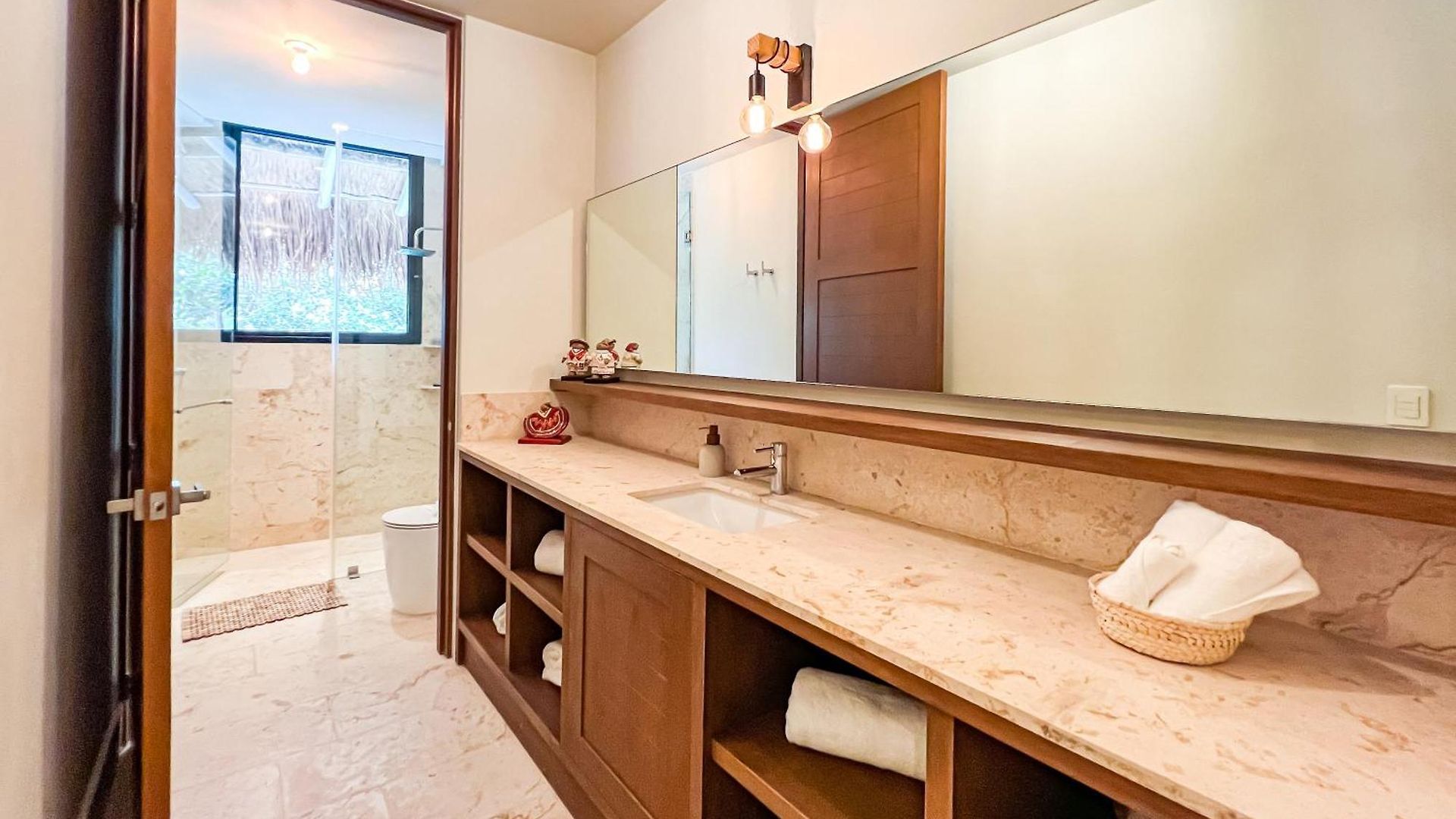 Stylish Mexican Interior Ph- Private Rooftop -gated Community *