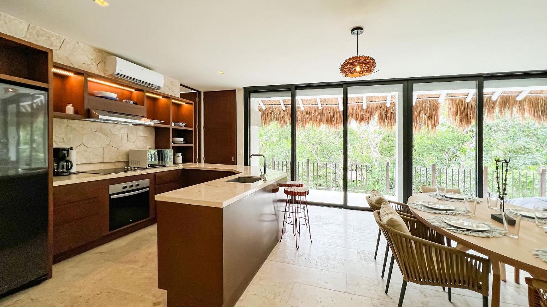 Stylish Mexican Interior Ph- Private Rooftop -gated Community