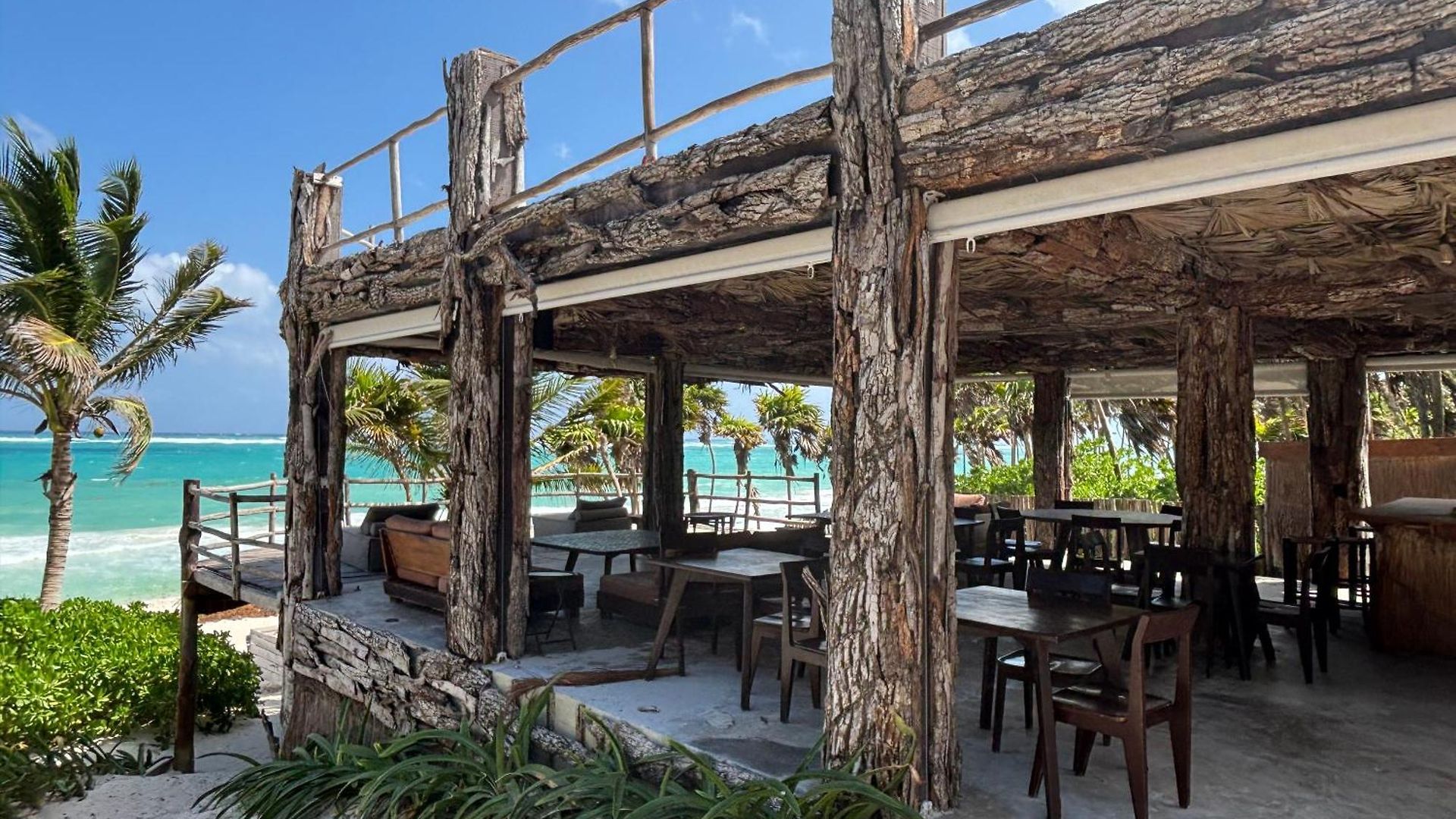 Hotel Amana , Front *