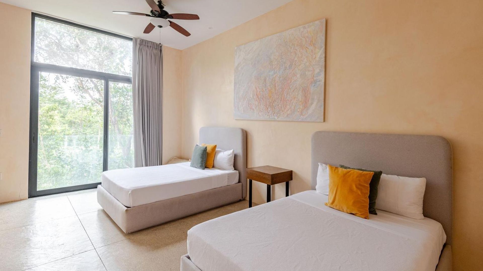 Manor By The Spot Apartment