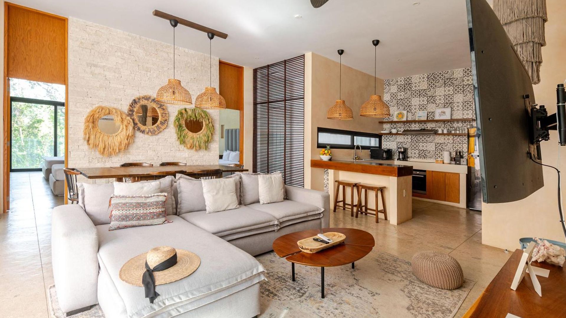 Manor By The Spot Apartment *