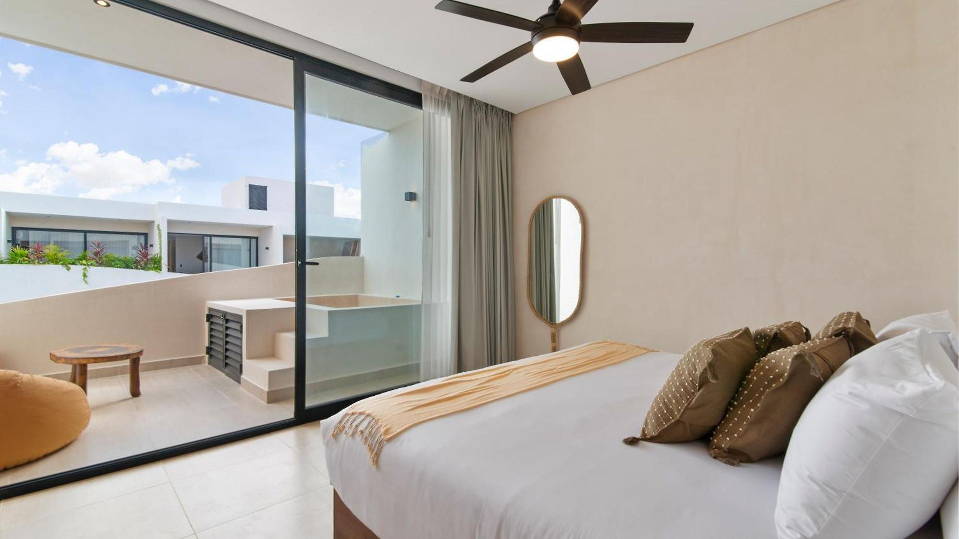 Hotel Guest - Elements 4*