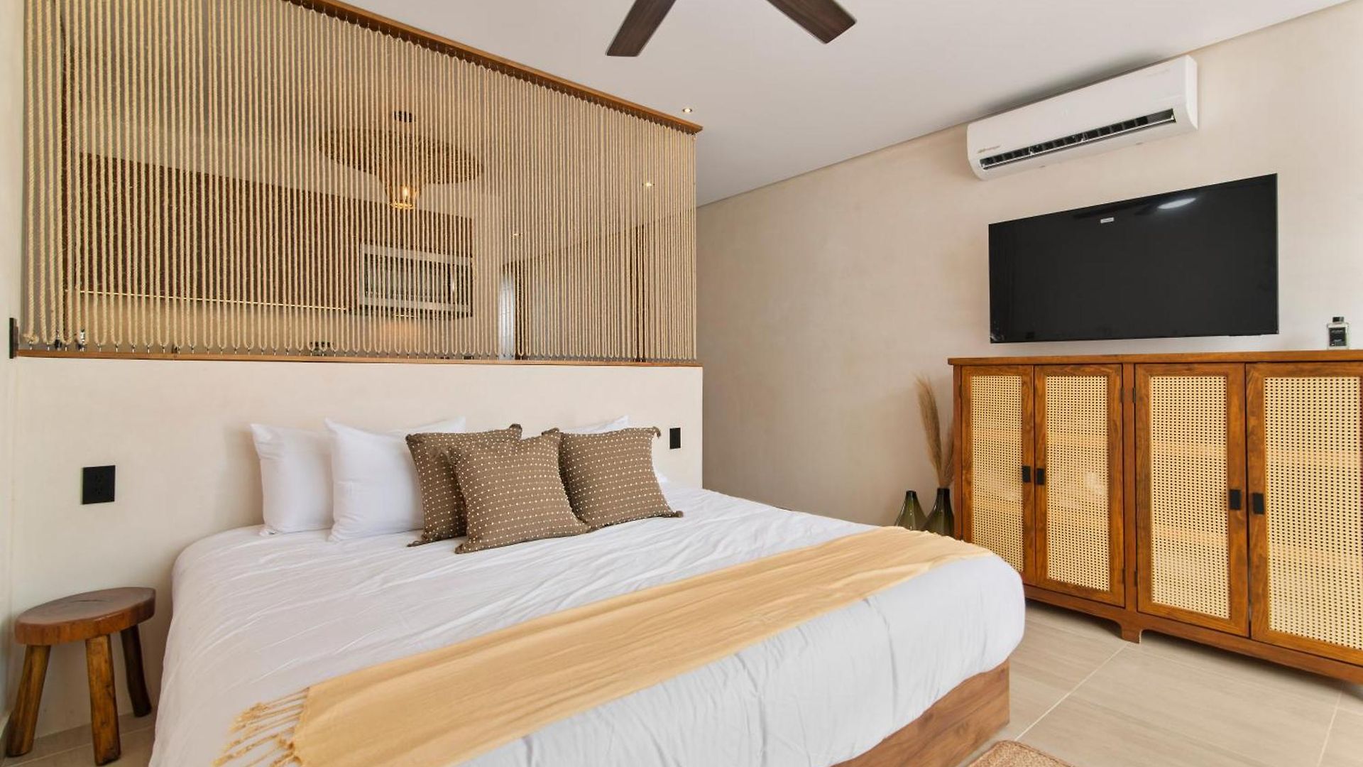 Guest - Elements Hotel 4*